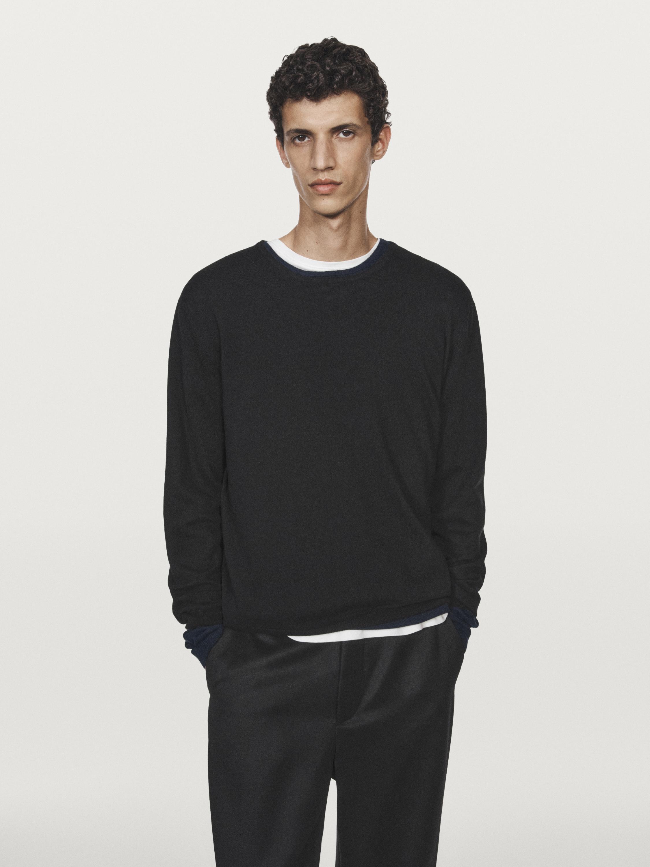 Stickad tröja i 100 % kashmir med rund krage - LIMITED