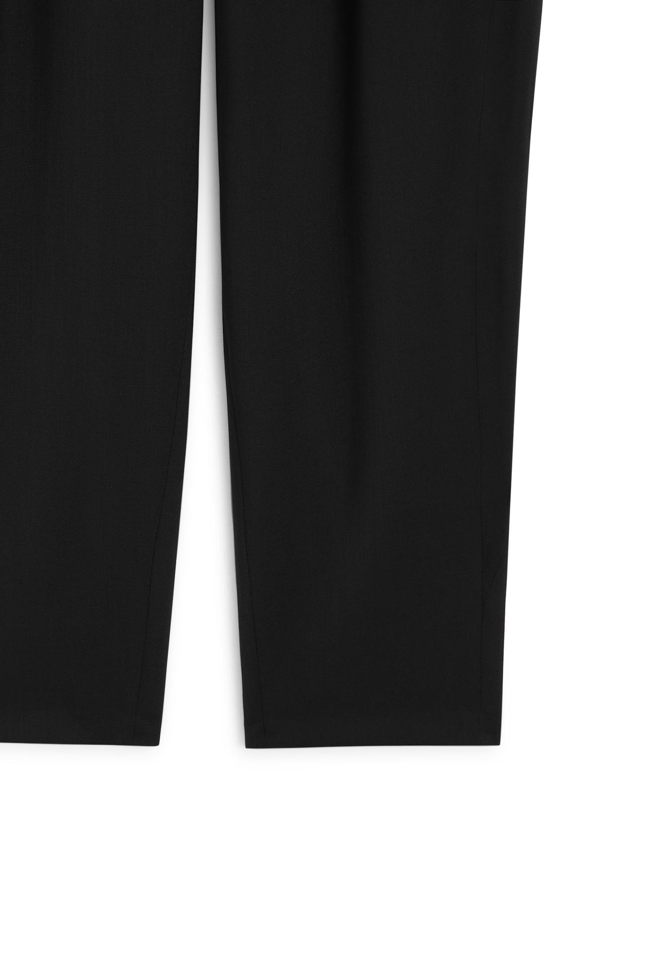 Barrel fit tailored pants with darts - LIMITED EDITION — BLACK