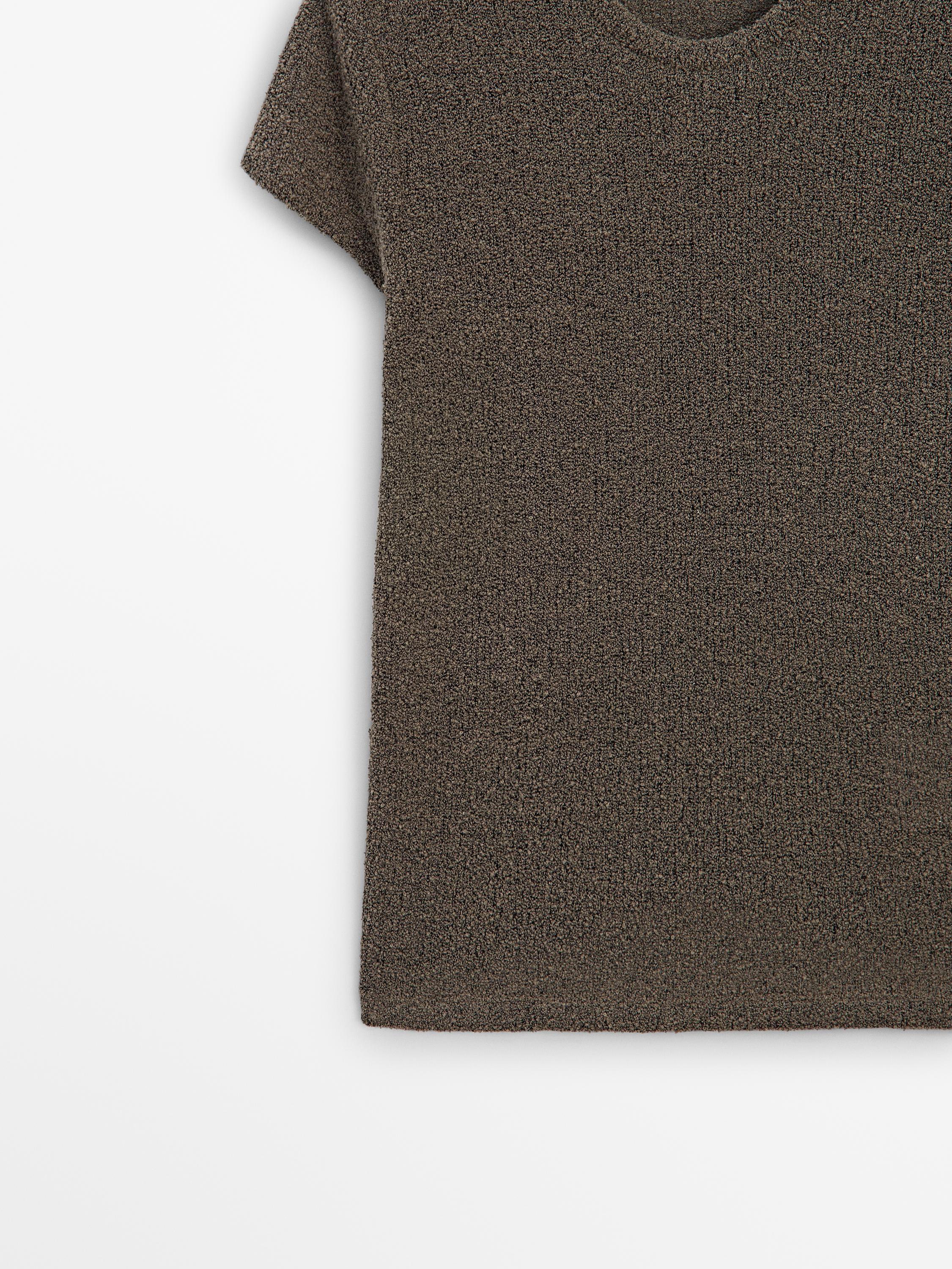 Short sleeve T-shirt with textured detail
