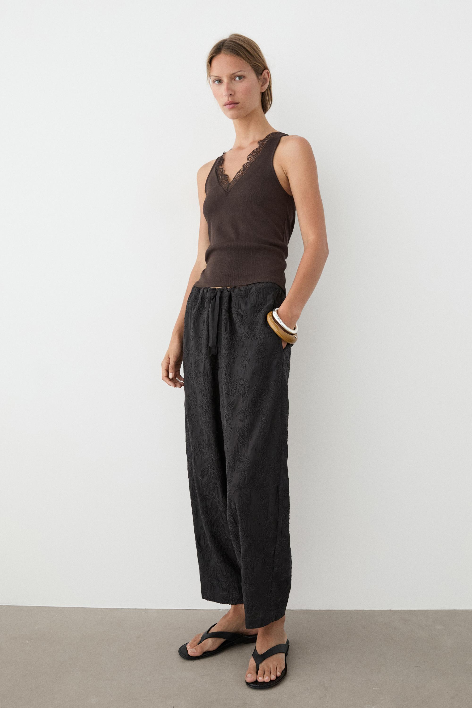 V-neck top with lace detail — BROWN