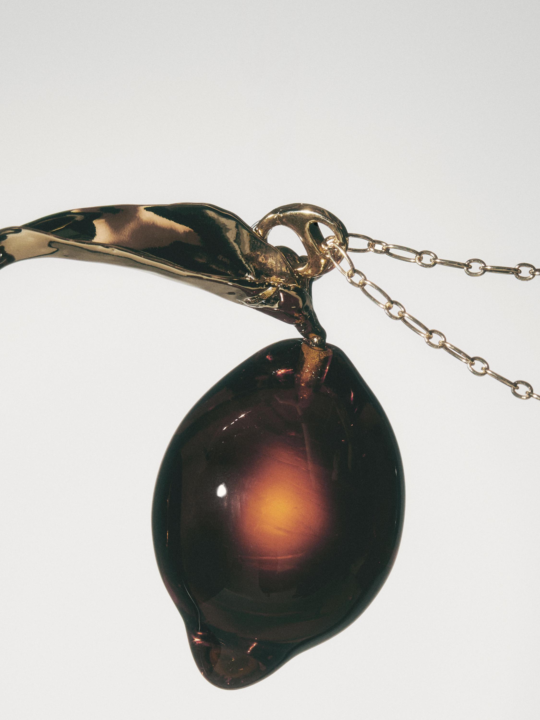 Collana con catenina ed elemento in vetro