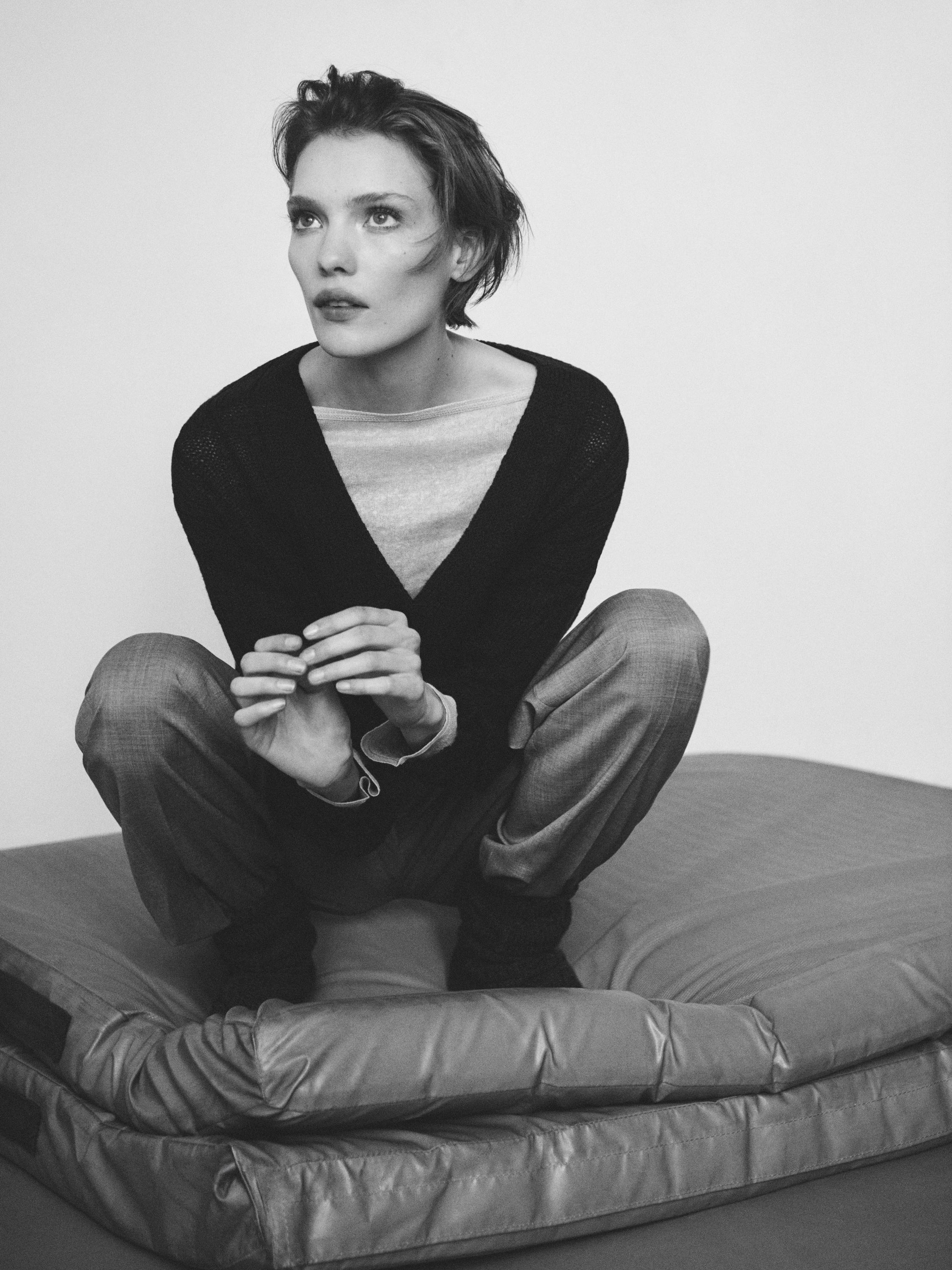 100% wool V-neck knit sweater — BROWN