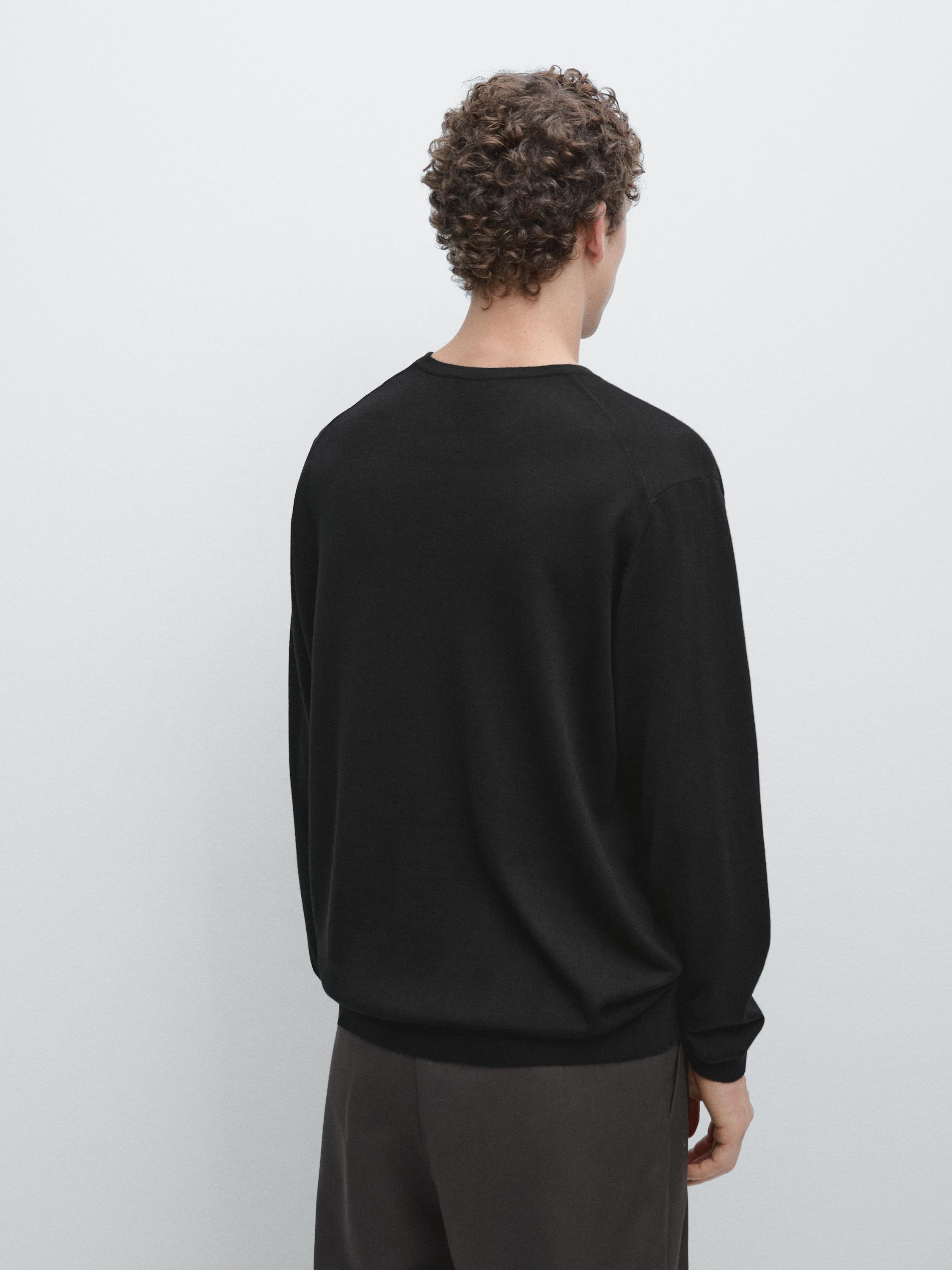 100% merino wool knit sweater — BLACK