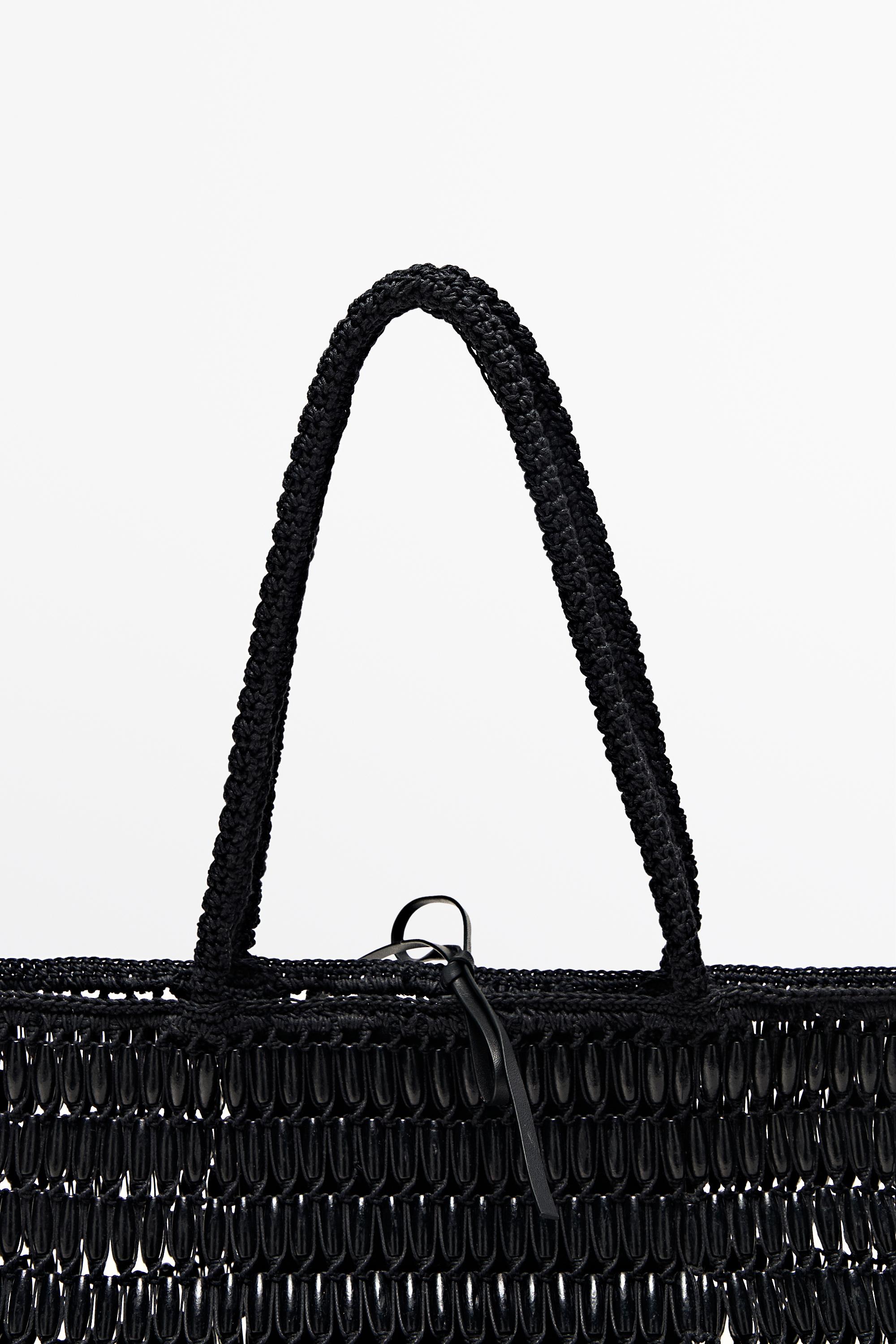 Tote bag with wooden details — BLACK