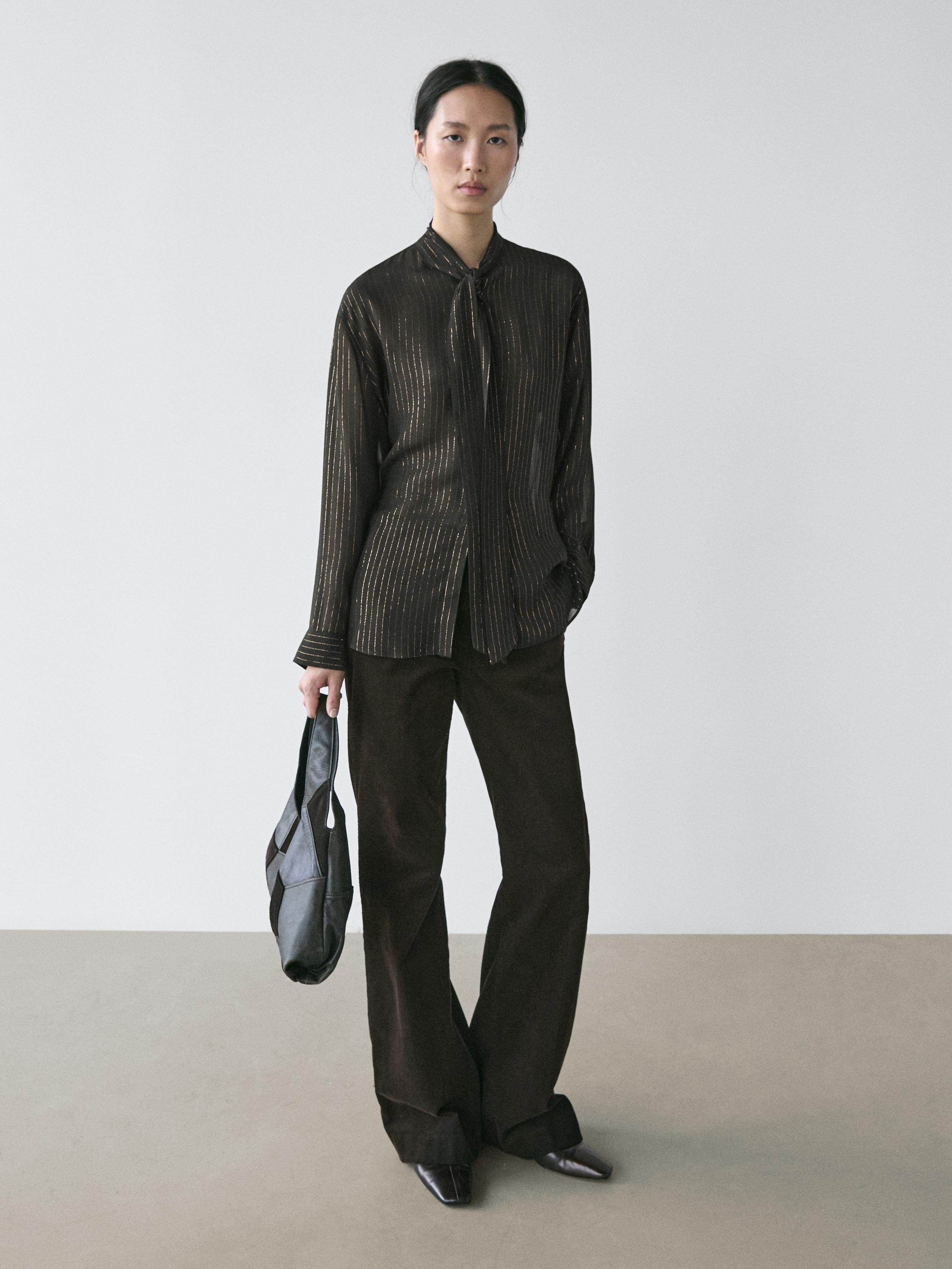 Soepelvallend overhemd met sjaalkraag