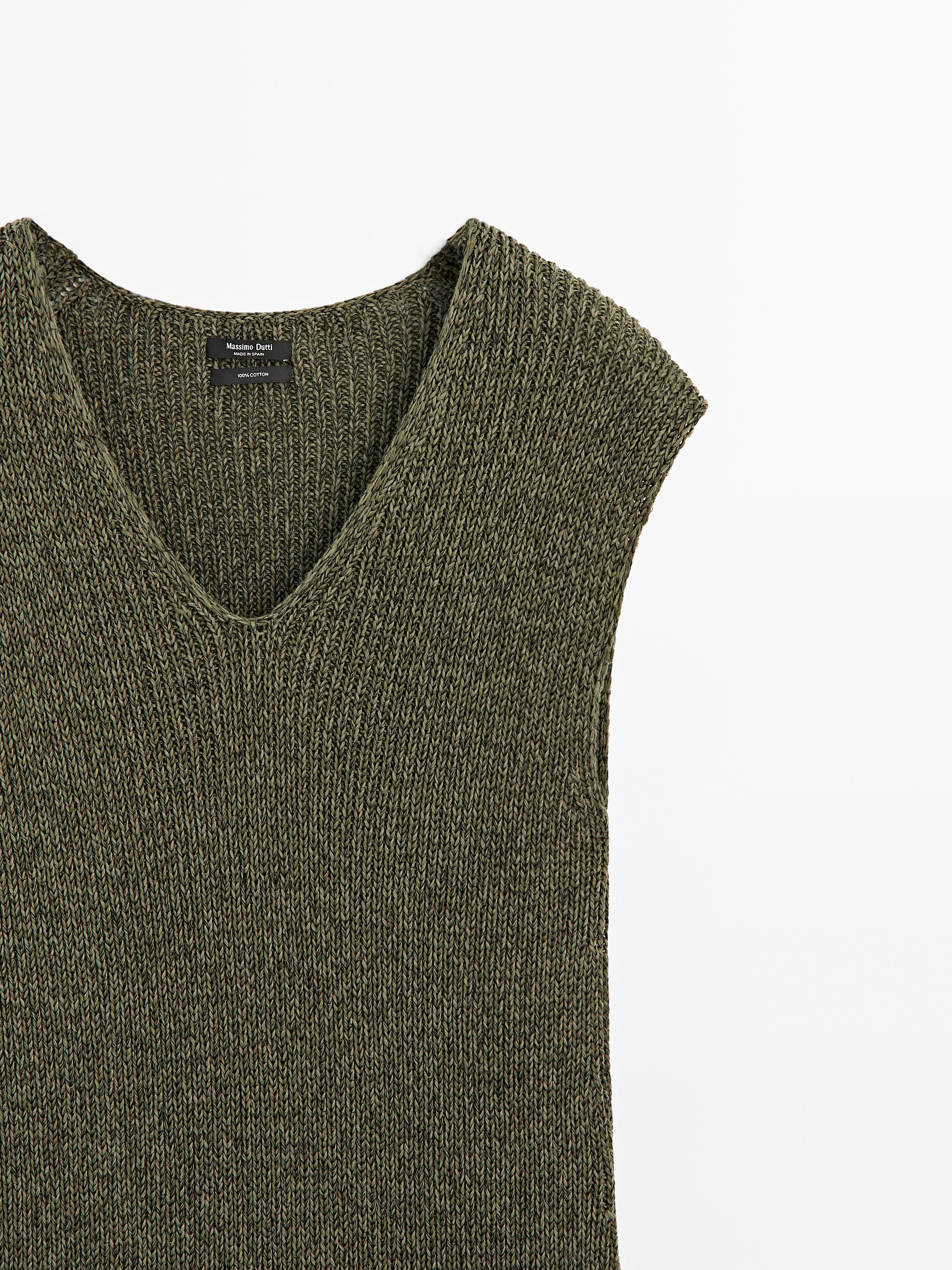 Sleeveless V-neck sweater