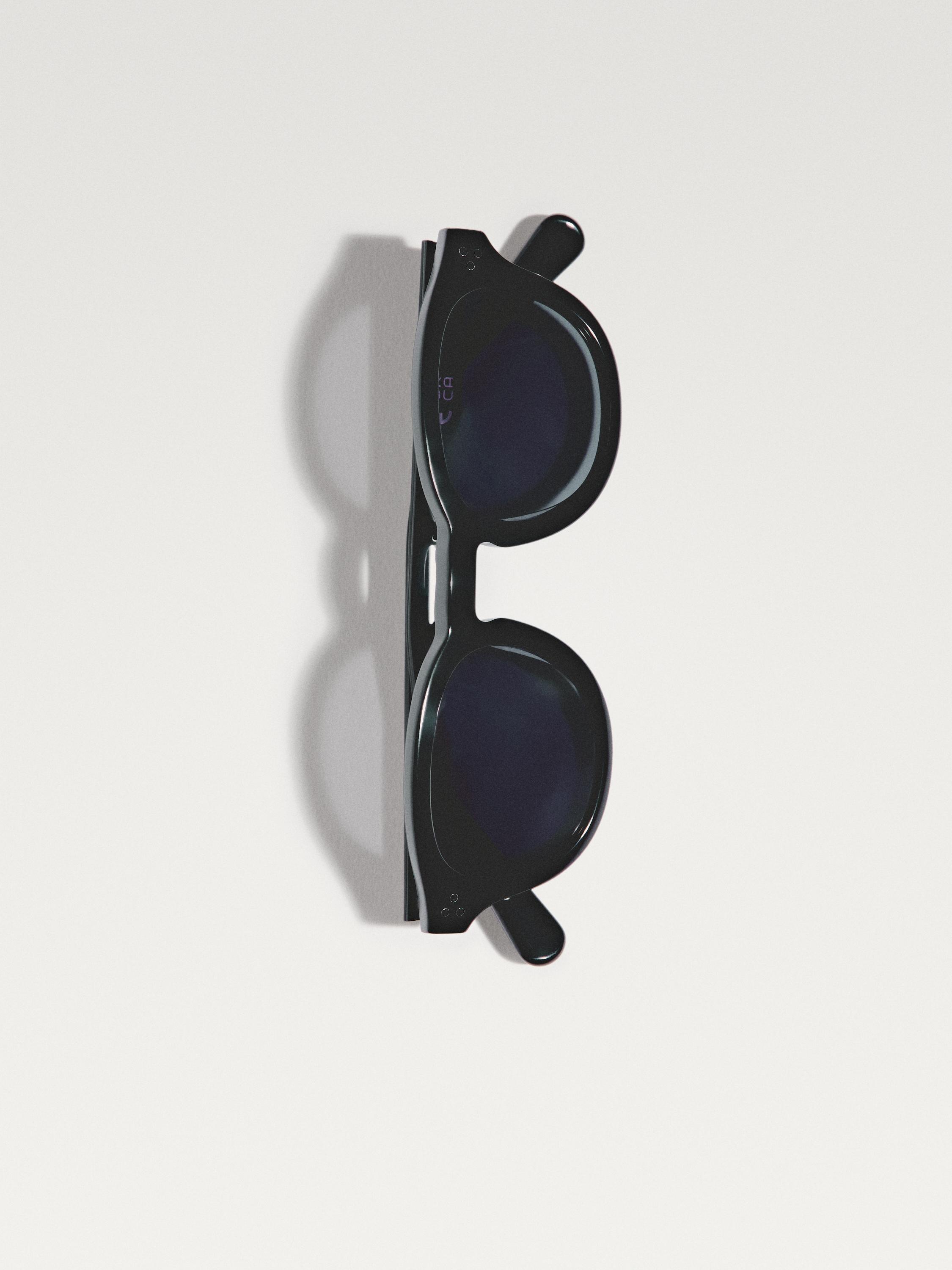 Round sunglasses