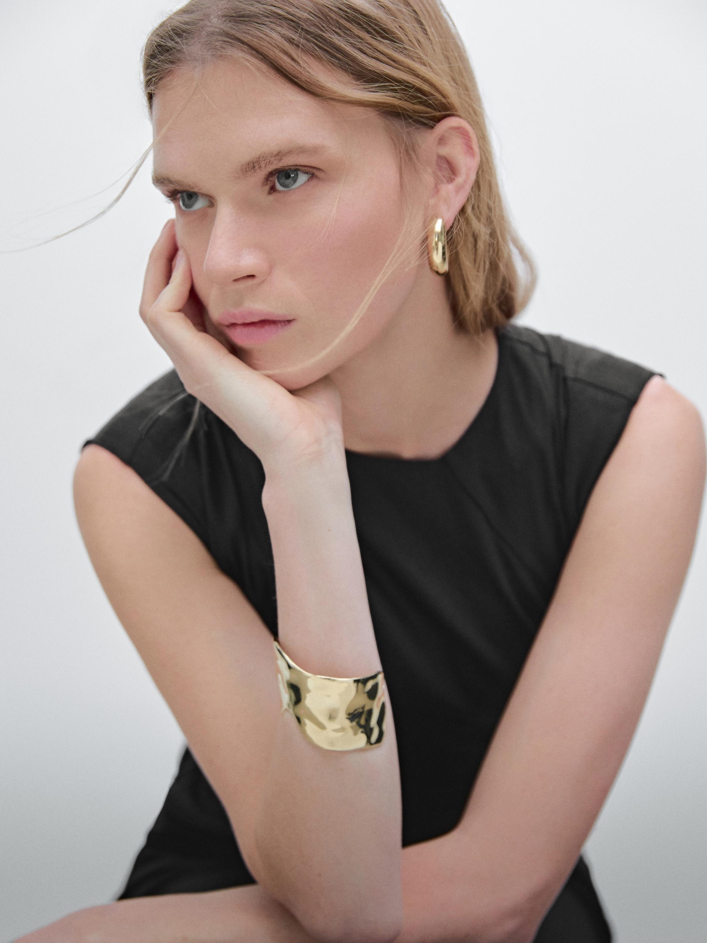 Irregular wide bracelet