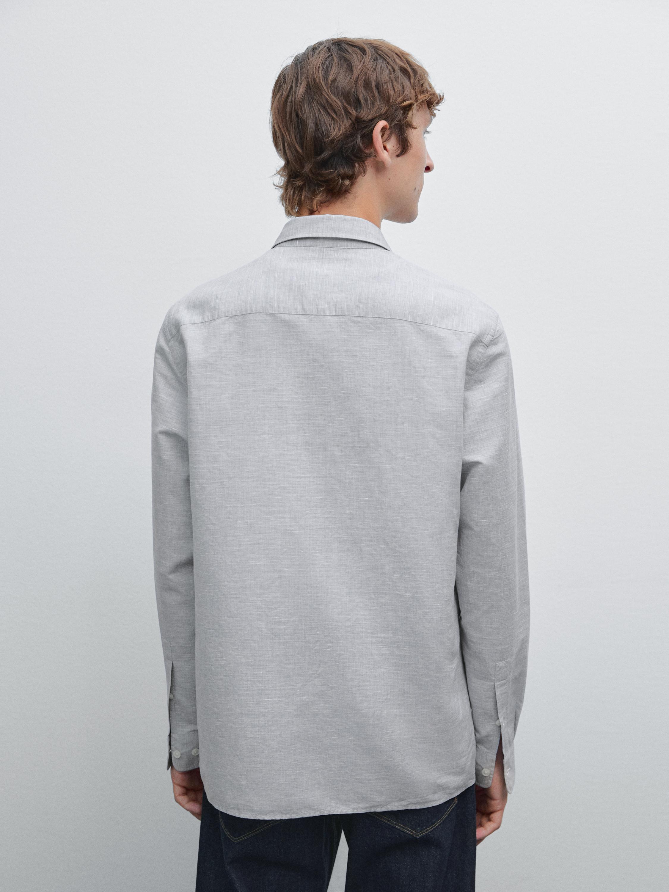 Рубашка классического кроя из меланжевой ткани