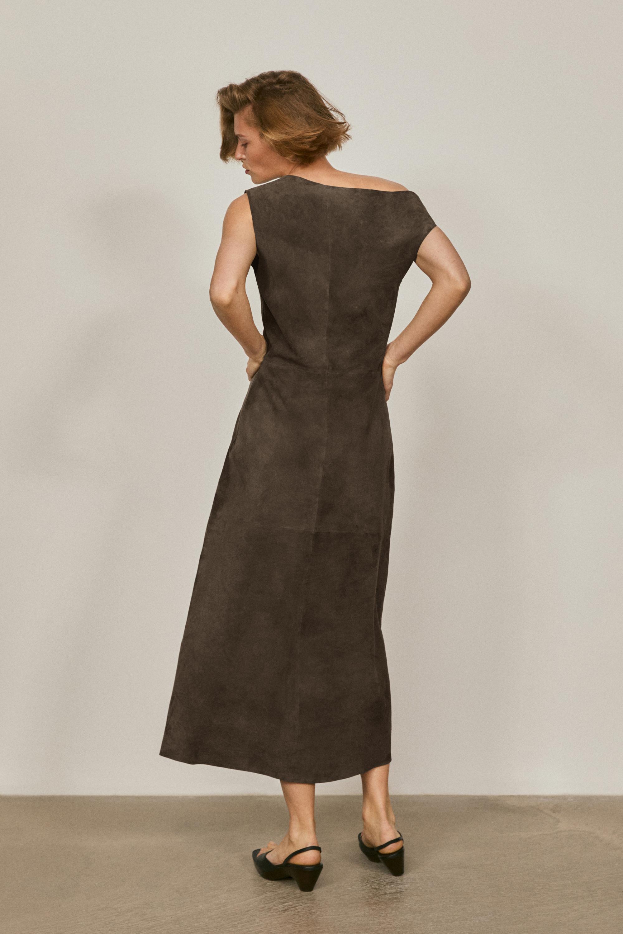 Vestit midi escot asimètric pell d’ant - LIMITED EDITION