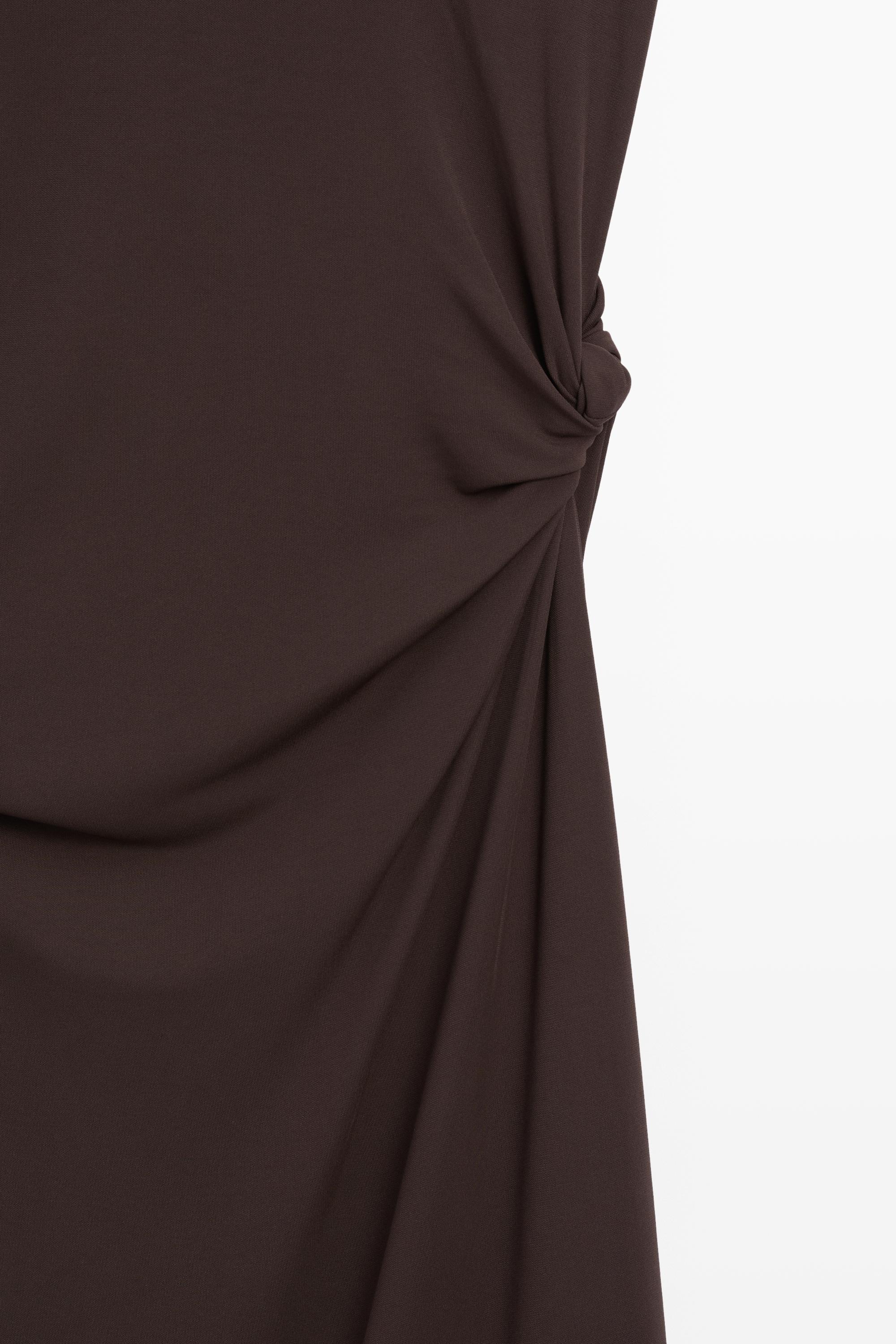 Asymmetric ruched midi dress — BROWN