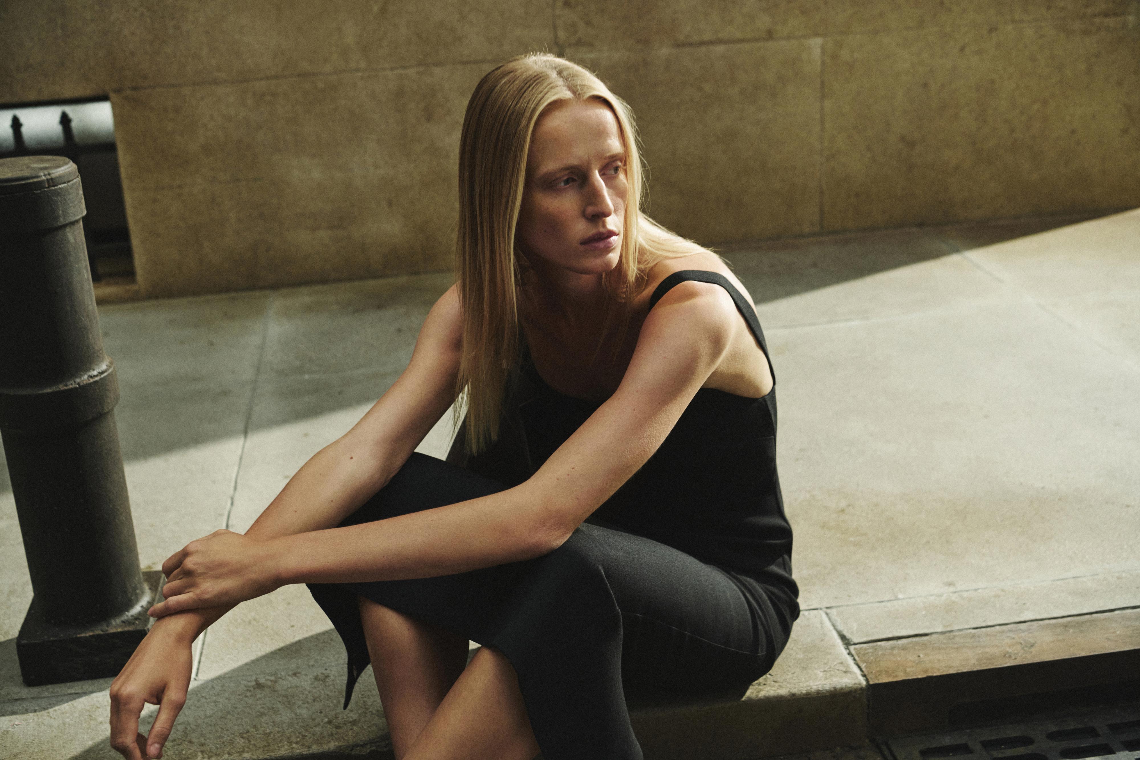 Strappy midi dress — Black