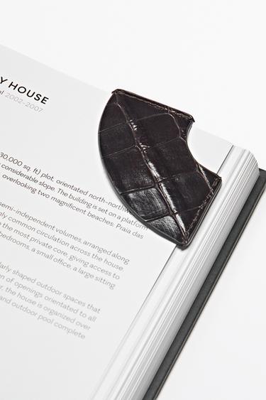 Textured leather bookmark — Chocolate 4