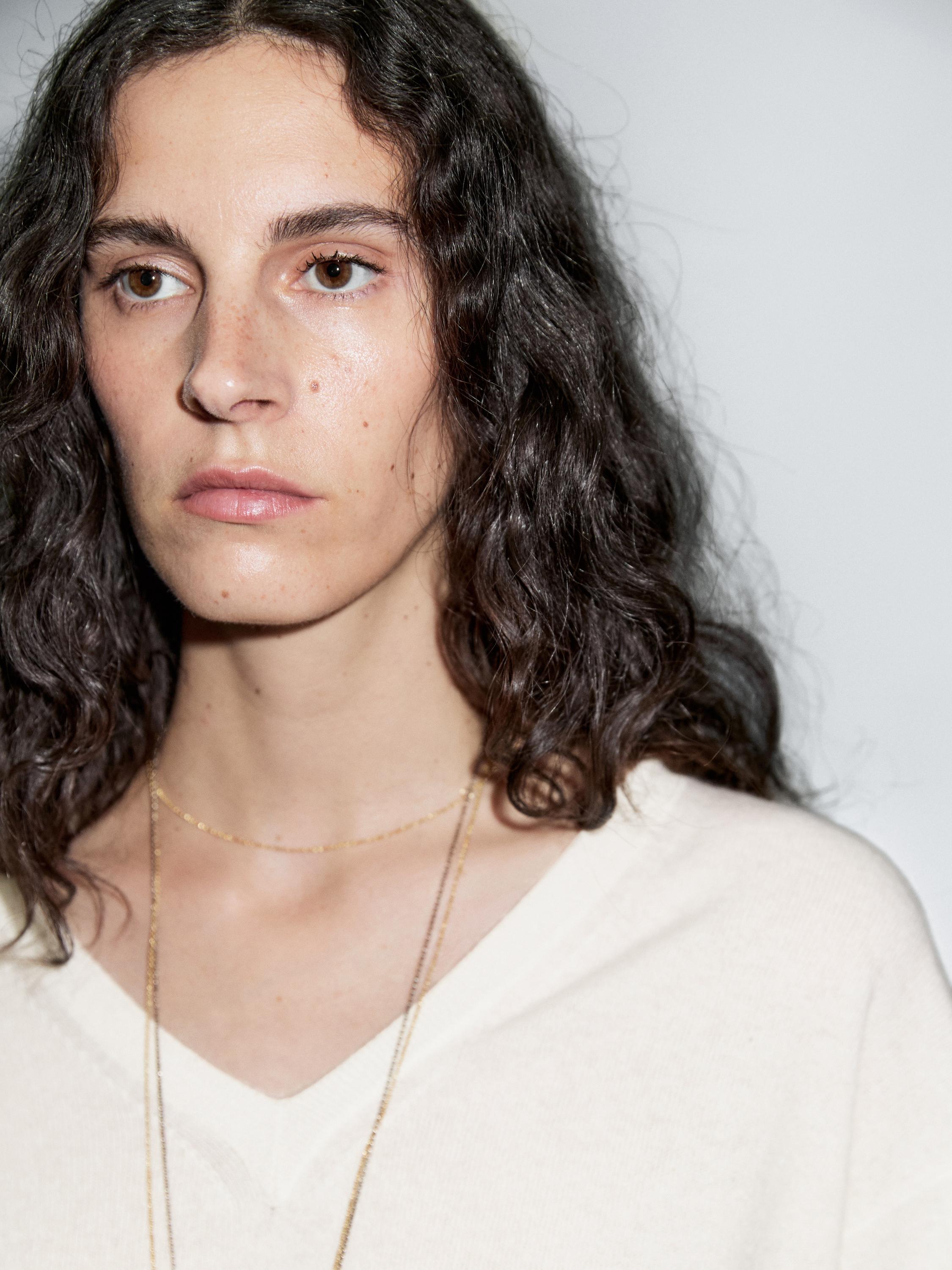 Свитер из смесовой шерсти с V-образным вырезом