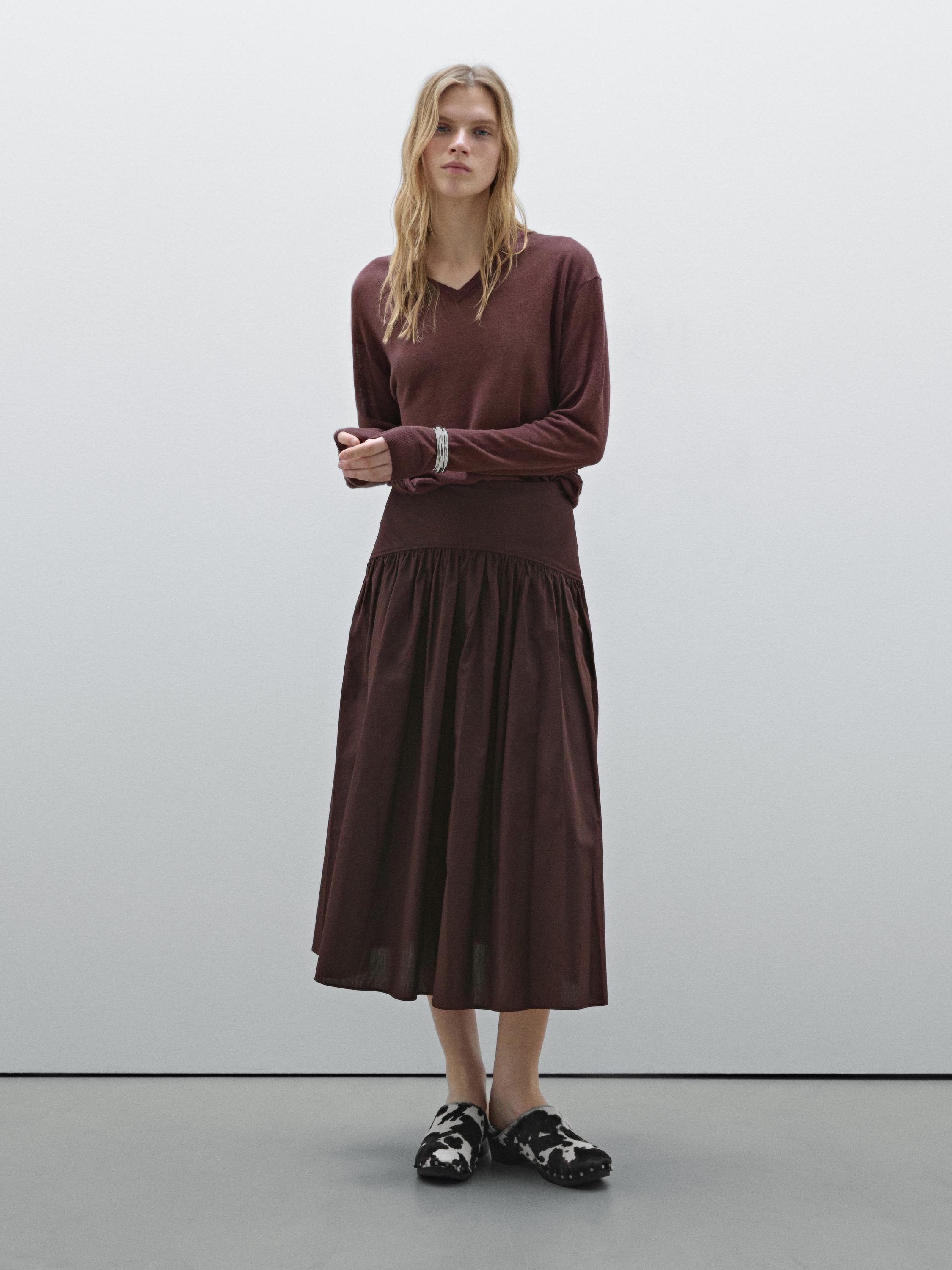 Linen V-neck knit sweater