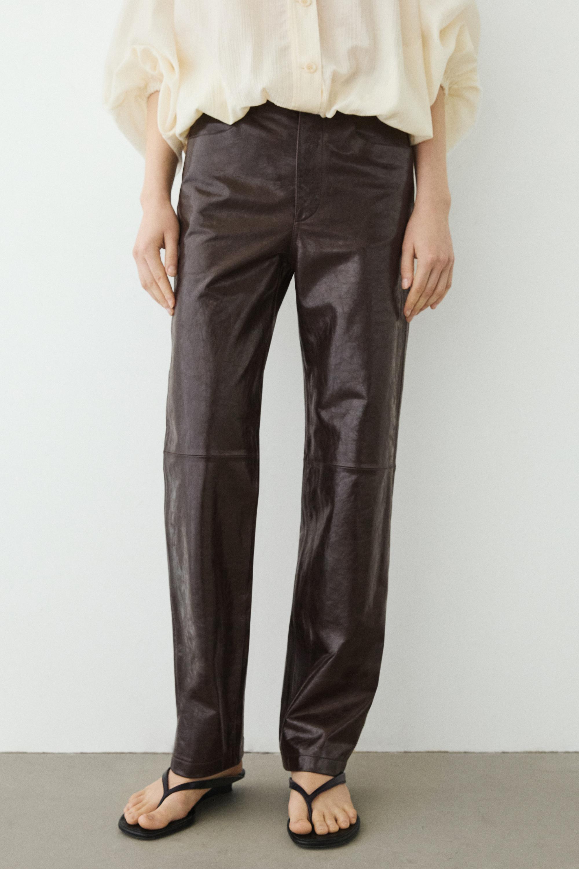 Calças em pele napa