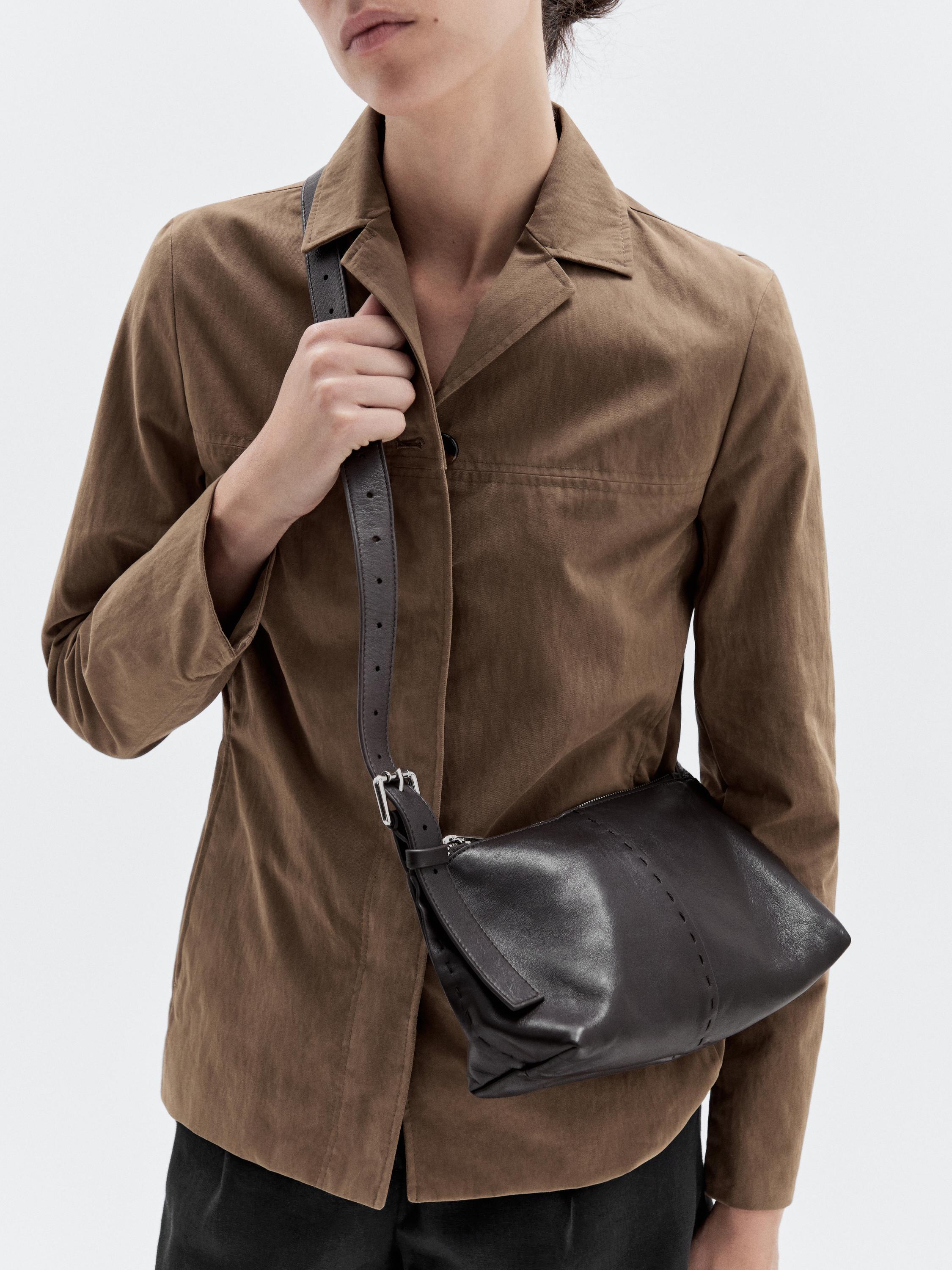 Nappa charmdan koʻndalang taqiladigan mini sumka