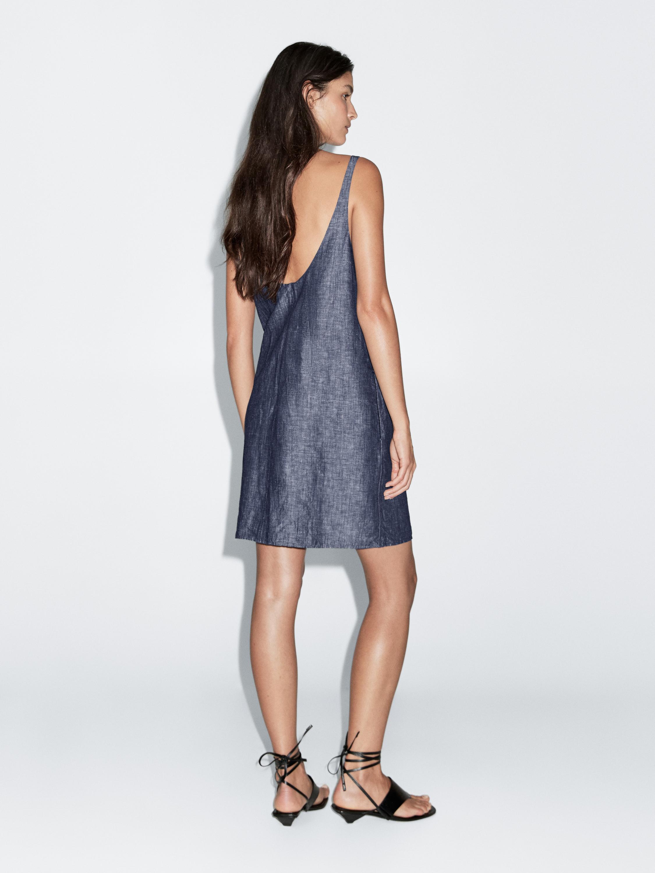 Short dress with low-cut back