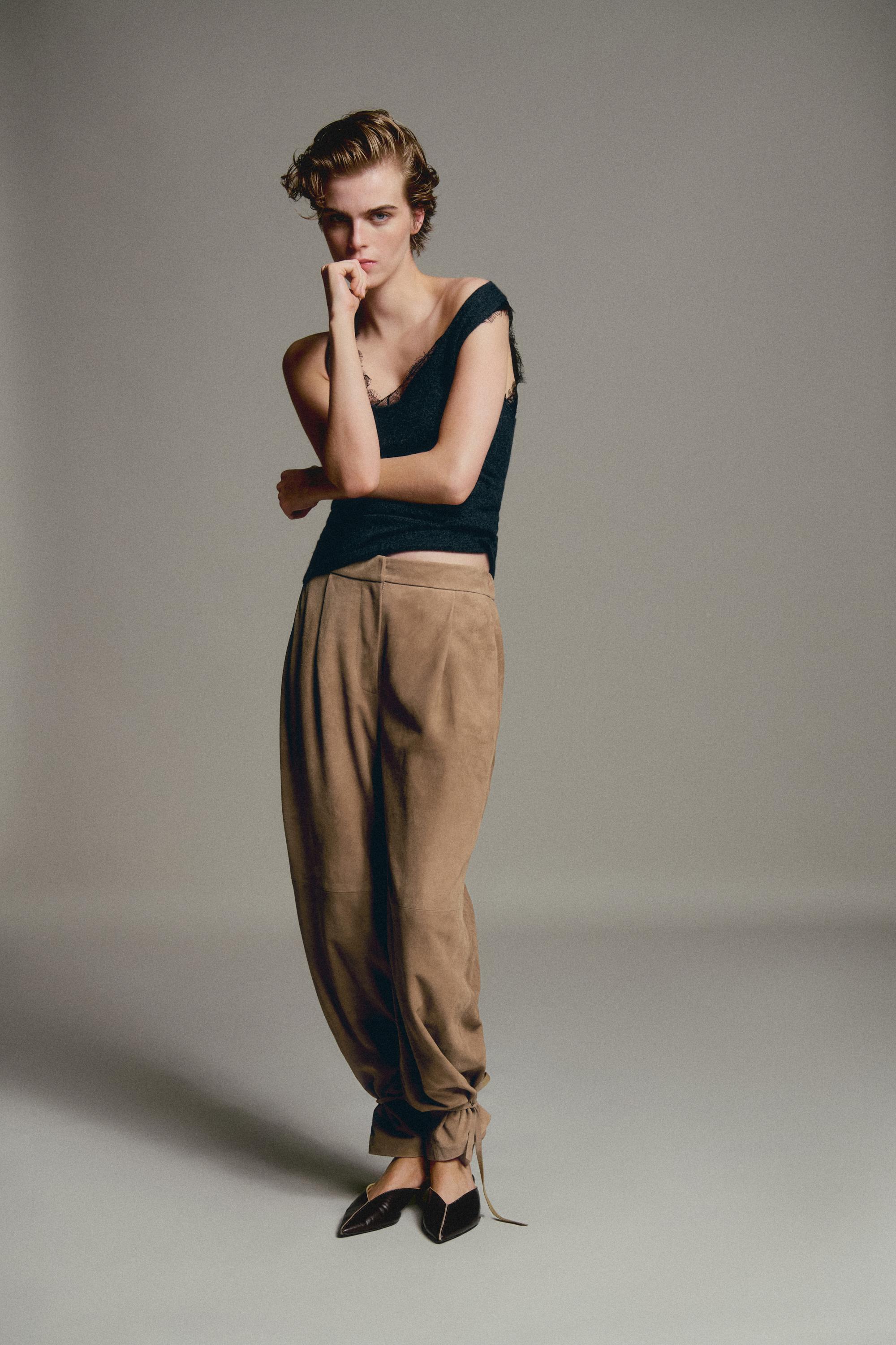 Pantalón detalle bajo lazada piel ante