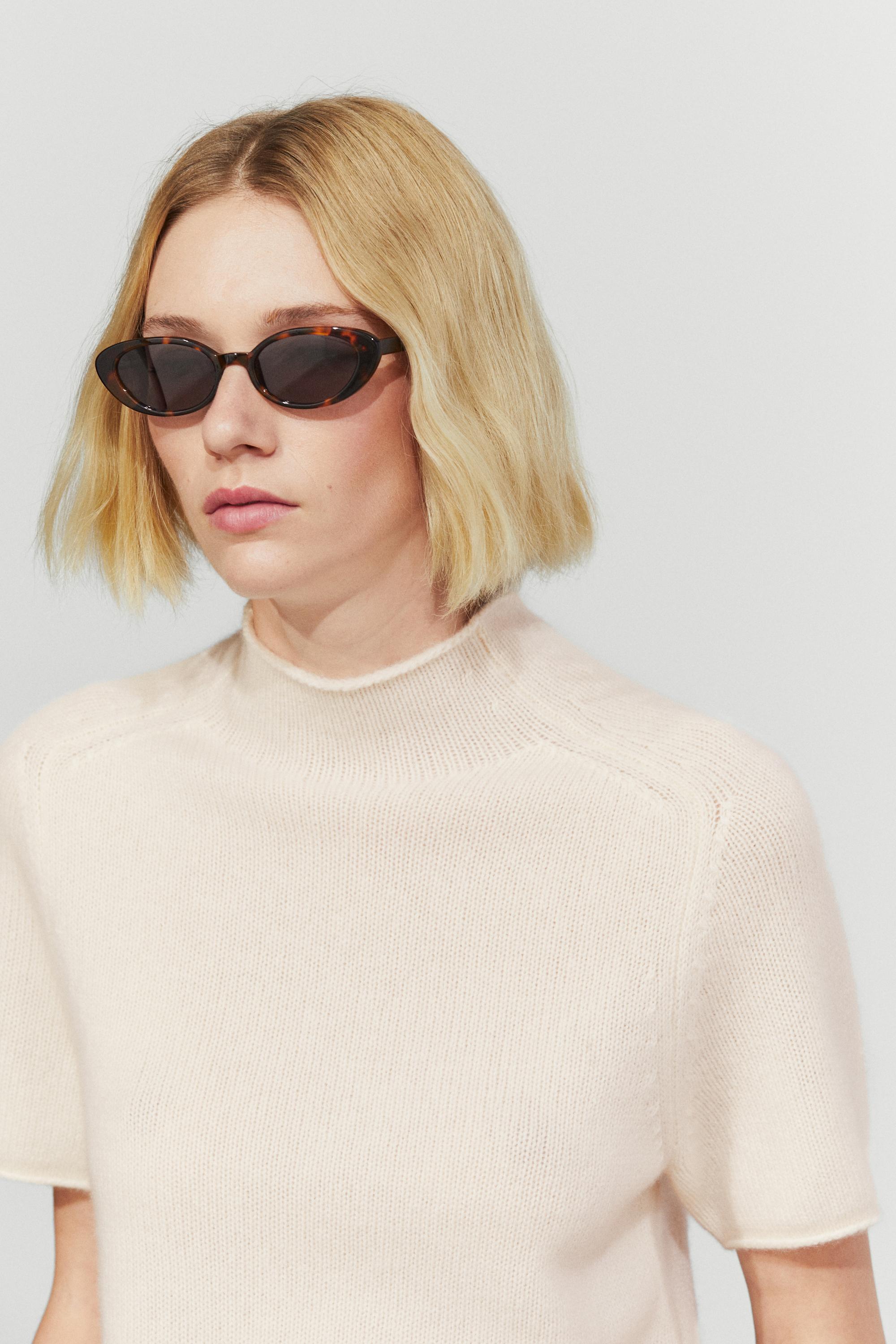 100% Cashmere Mock Turtleneck Sweater — CREAM