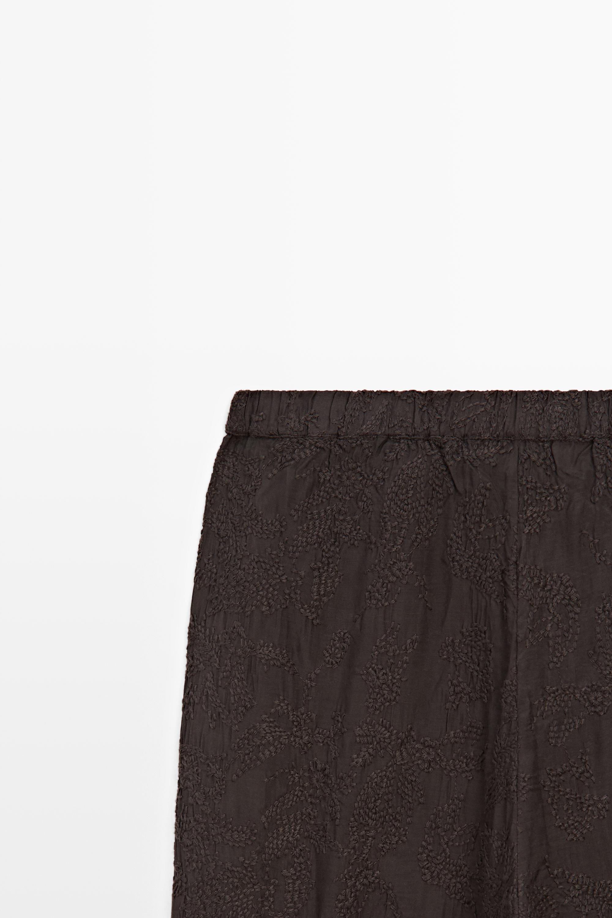Embroidered flowing barrel fit trousers — Chocolate