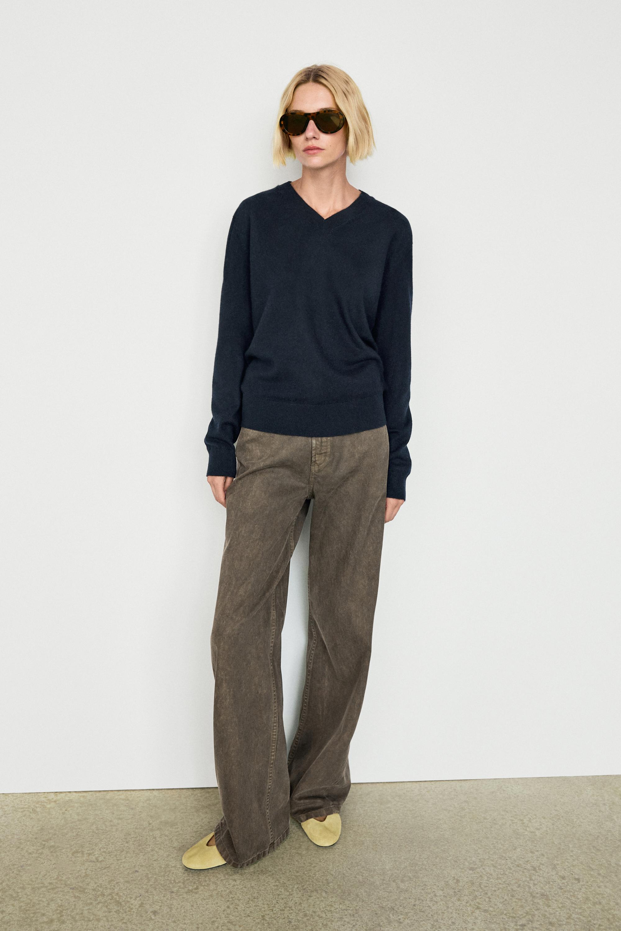 100% cashmere knit sweater — DEEP BLUE