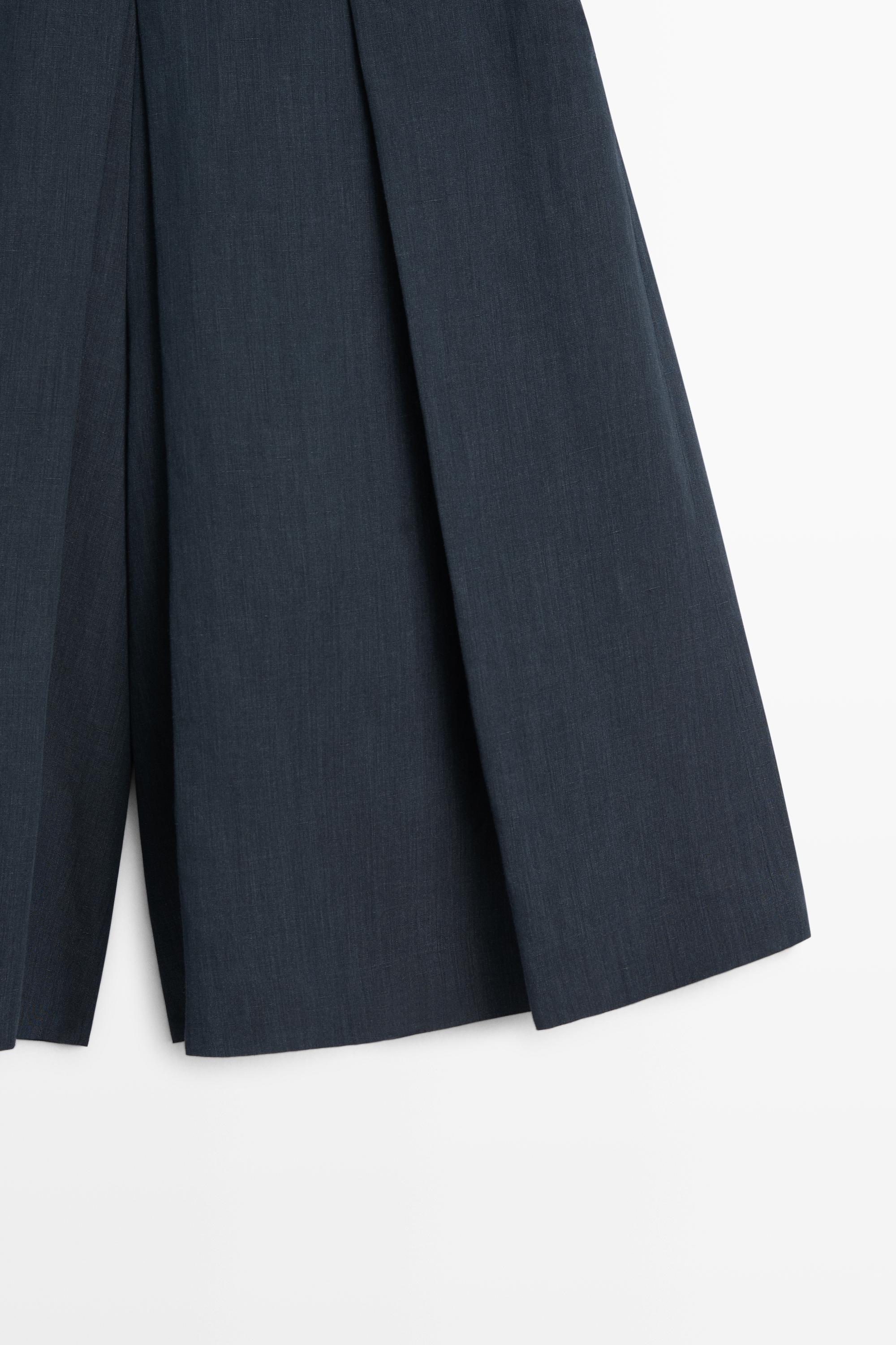 Linen blend Bermuda shorts with pleats — BLUE
