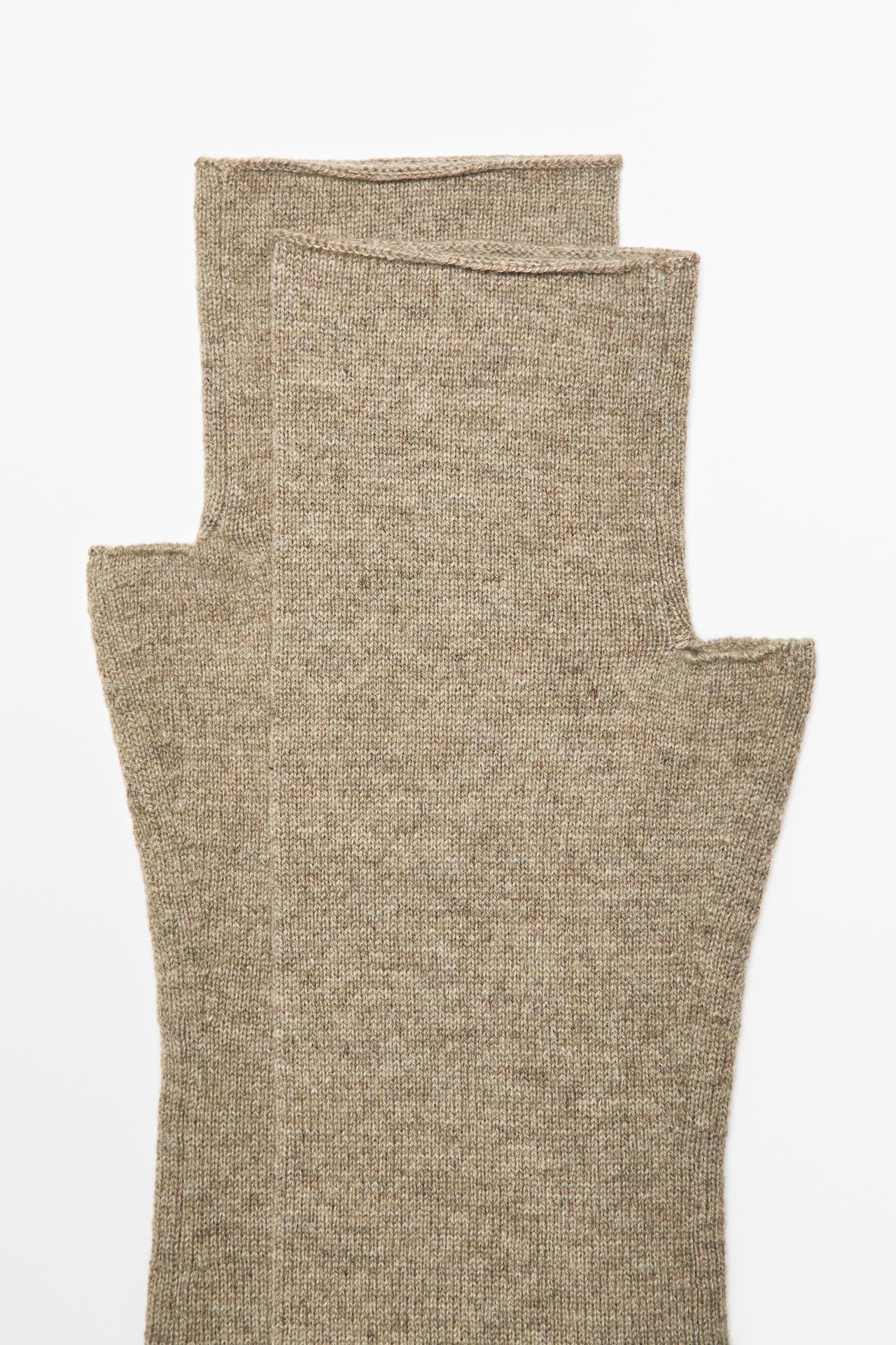 Wool and cashmere knit mittens — Washed