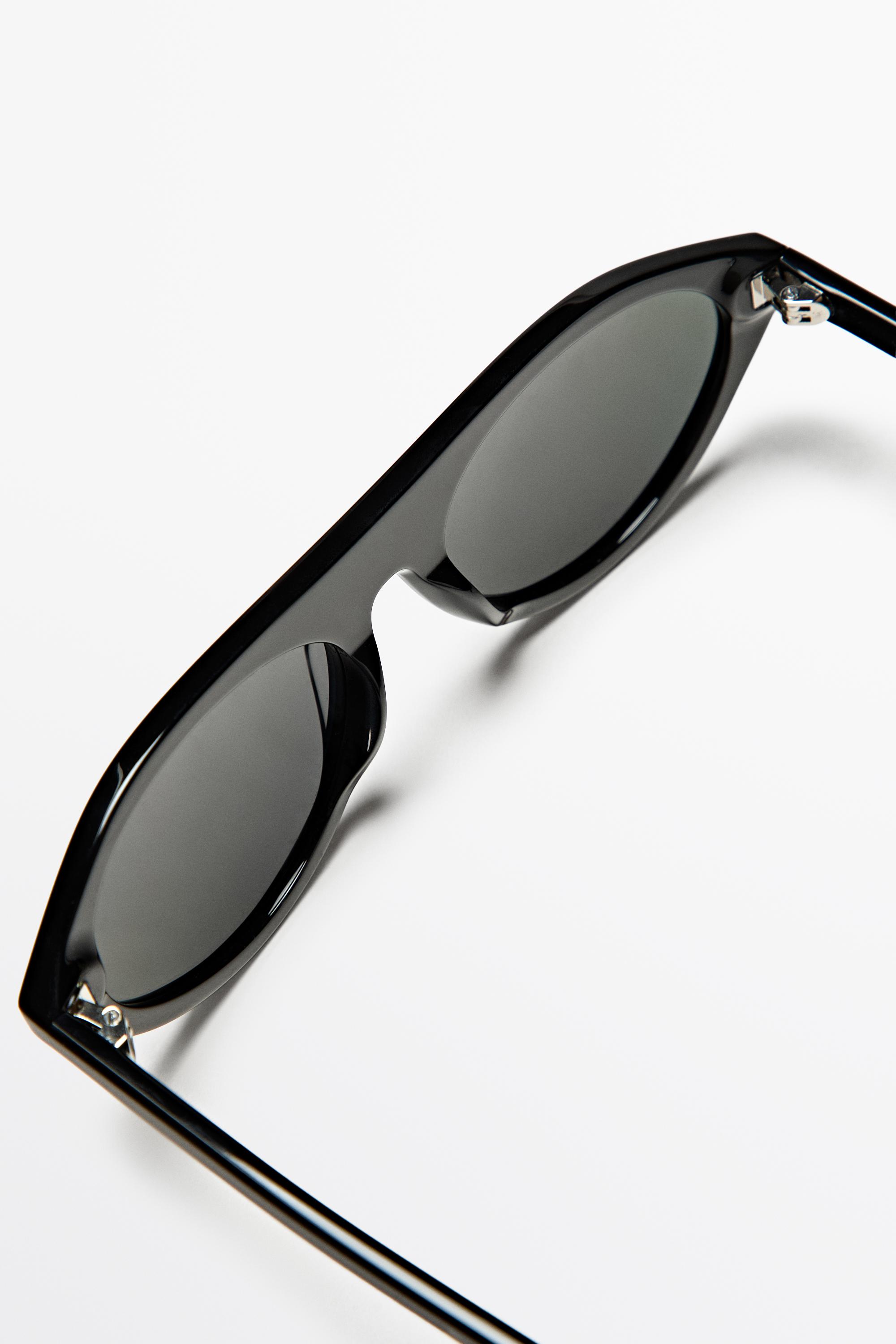 Oval sunglasses — BLACK