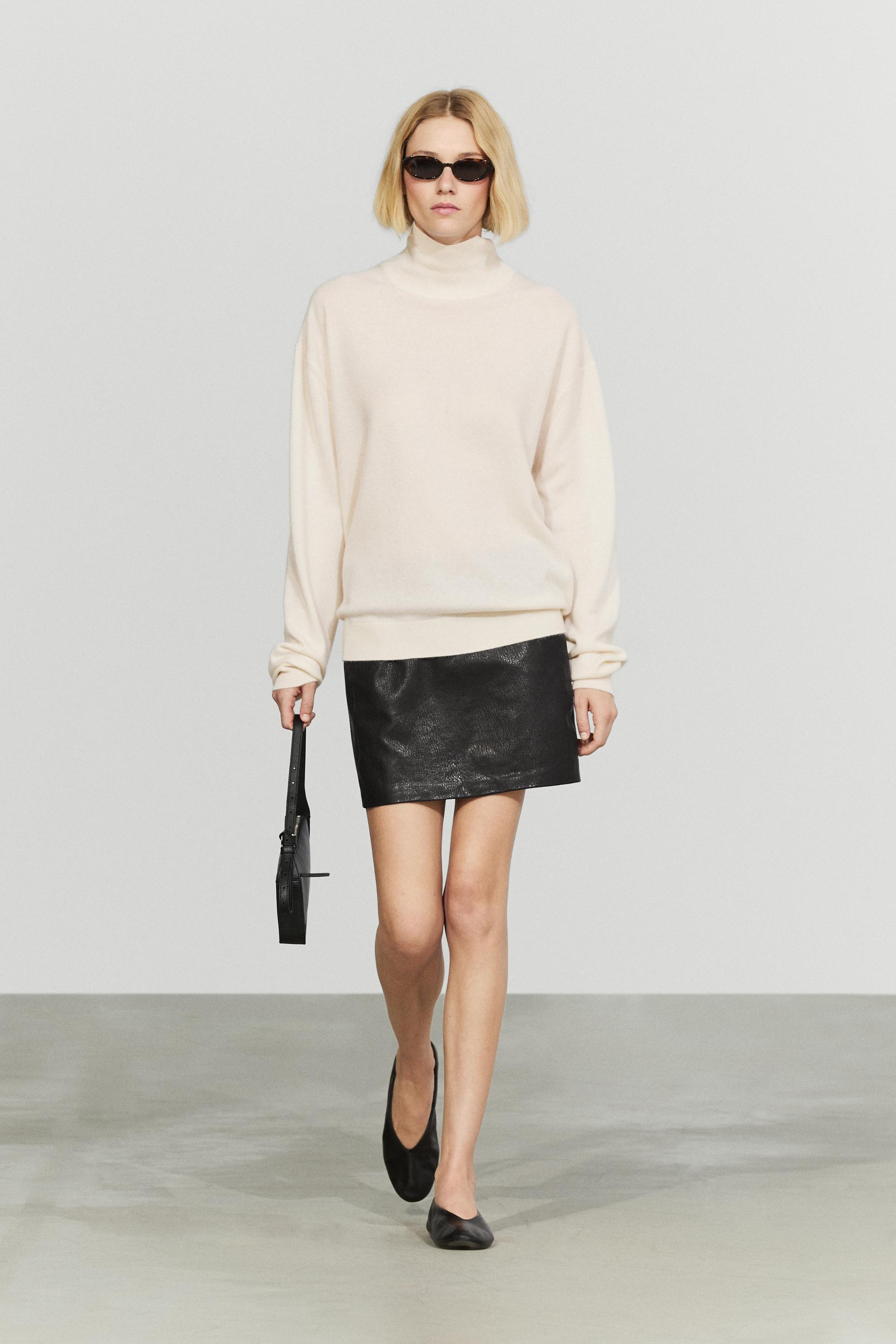 100% cashmere high neck knit sweater