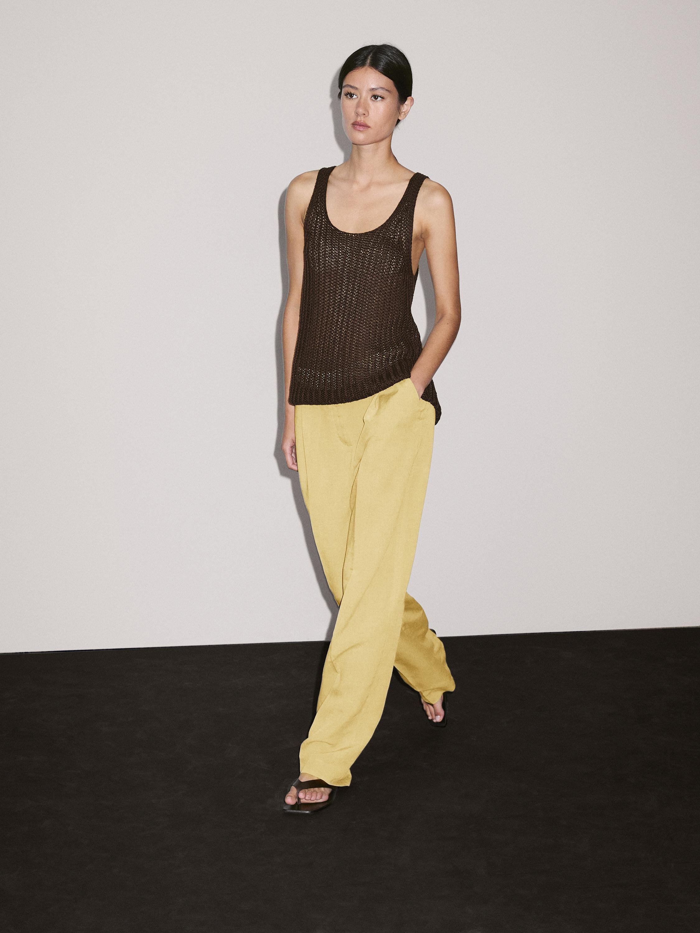 Linen knit top with round neckline