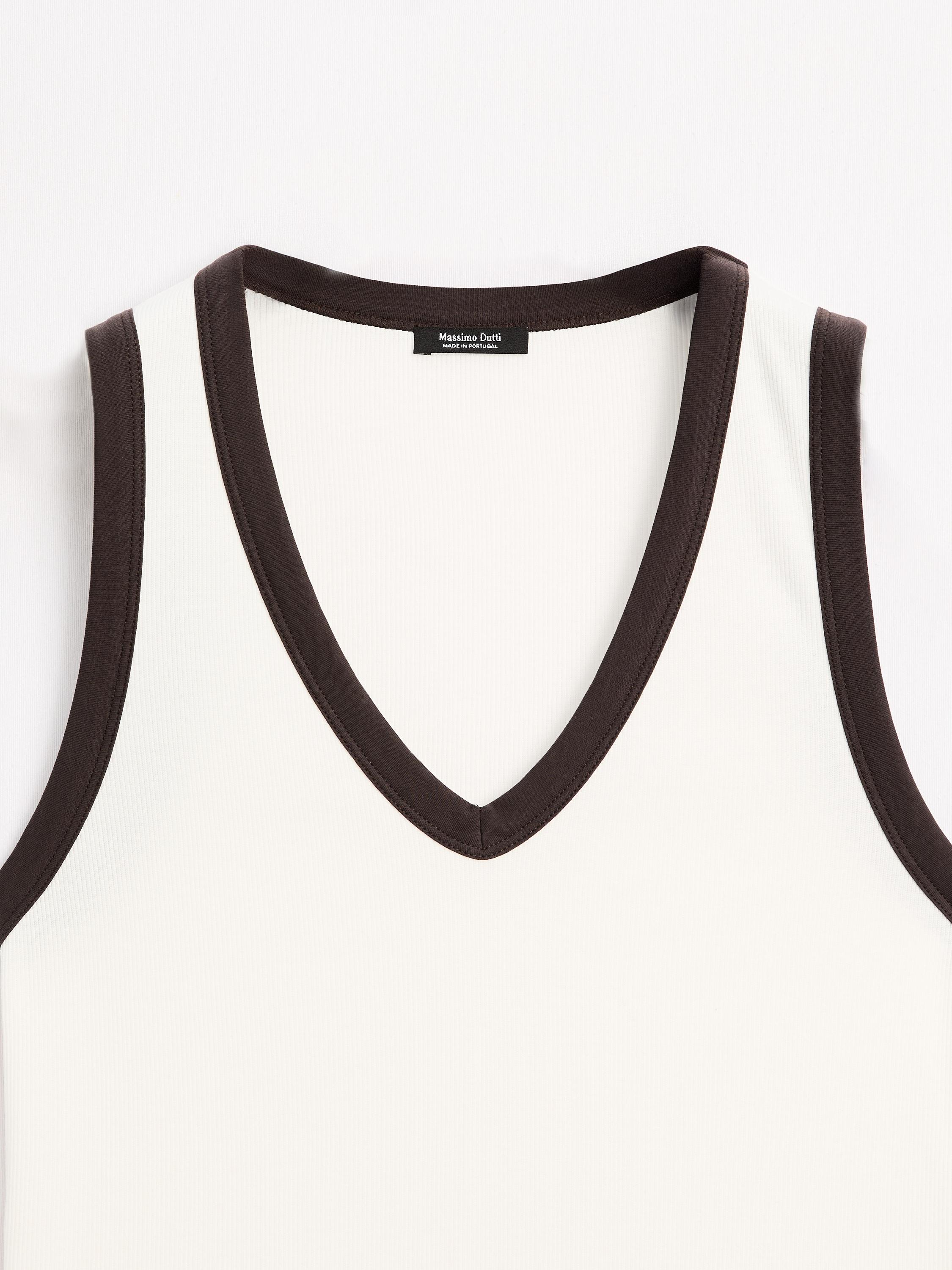Ribbed V-neck T-shirt