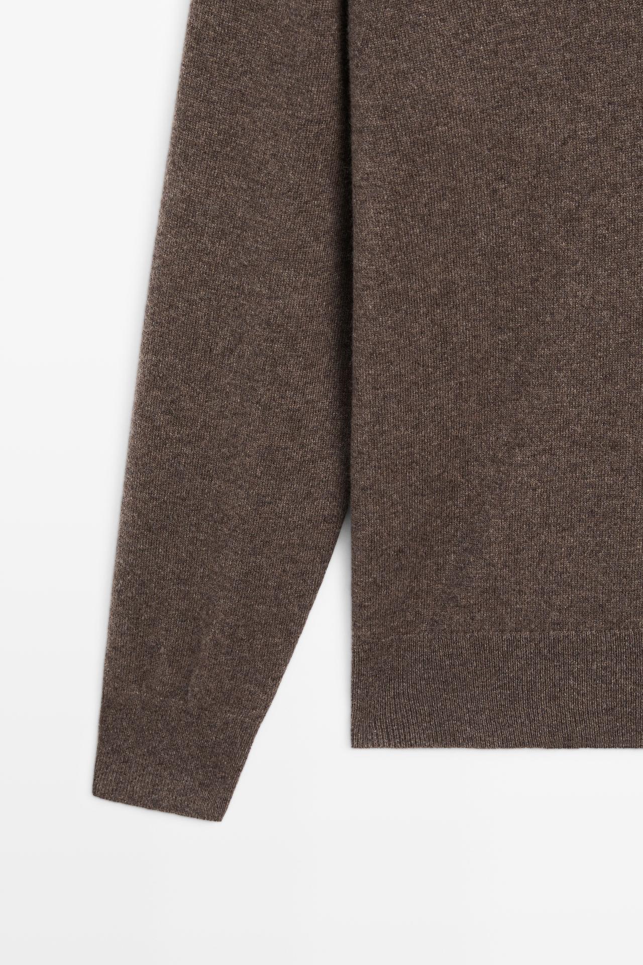 100% cashmere mock V-neck knit sweater — MOCHA