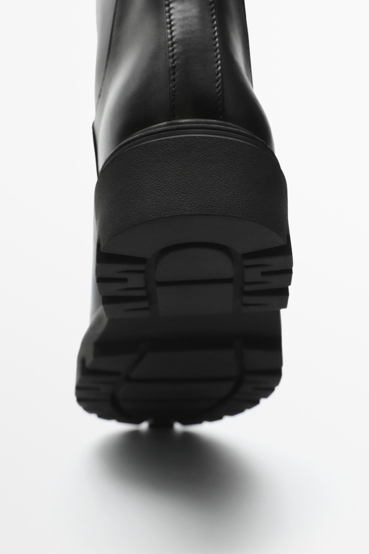Flat track sole boot — BLACK