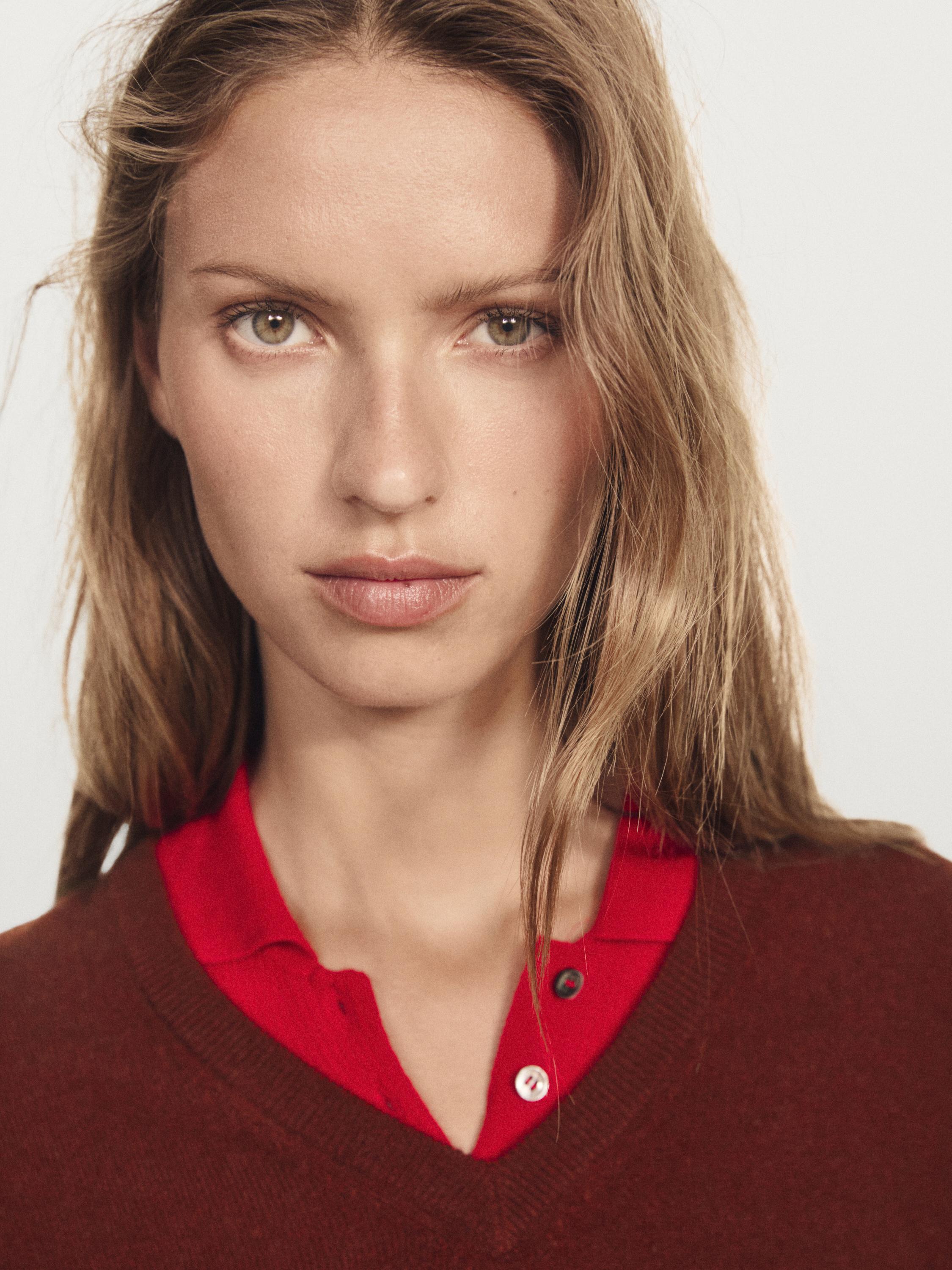 Cashmere V-neck knit sweater