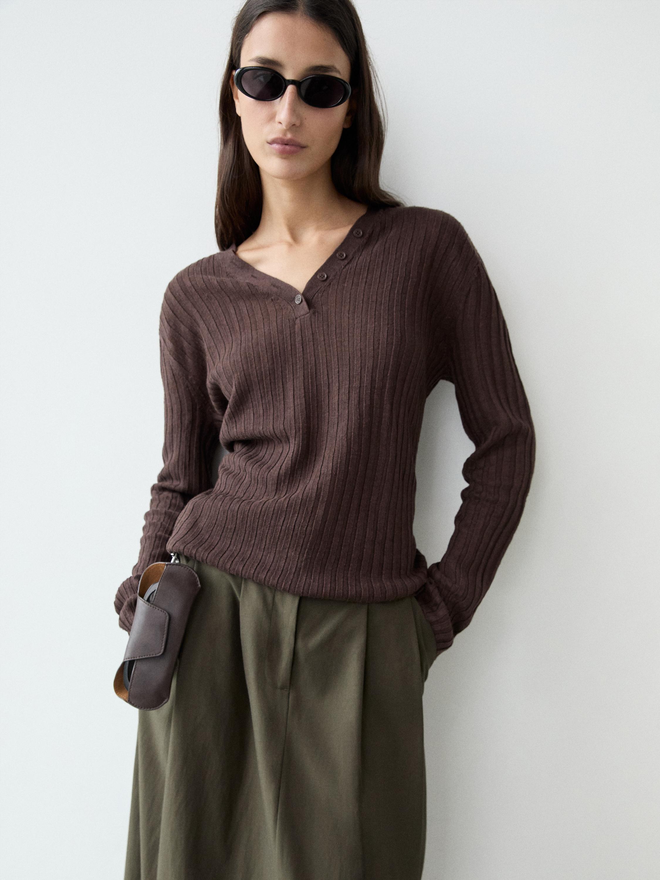 100% linen knit sweater with button details — Chocolate