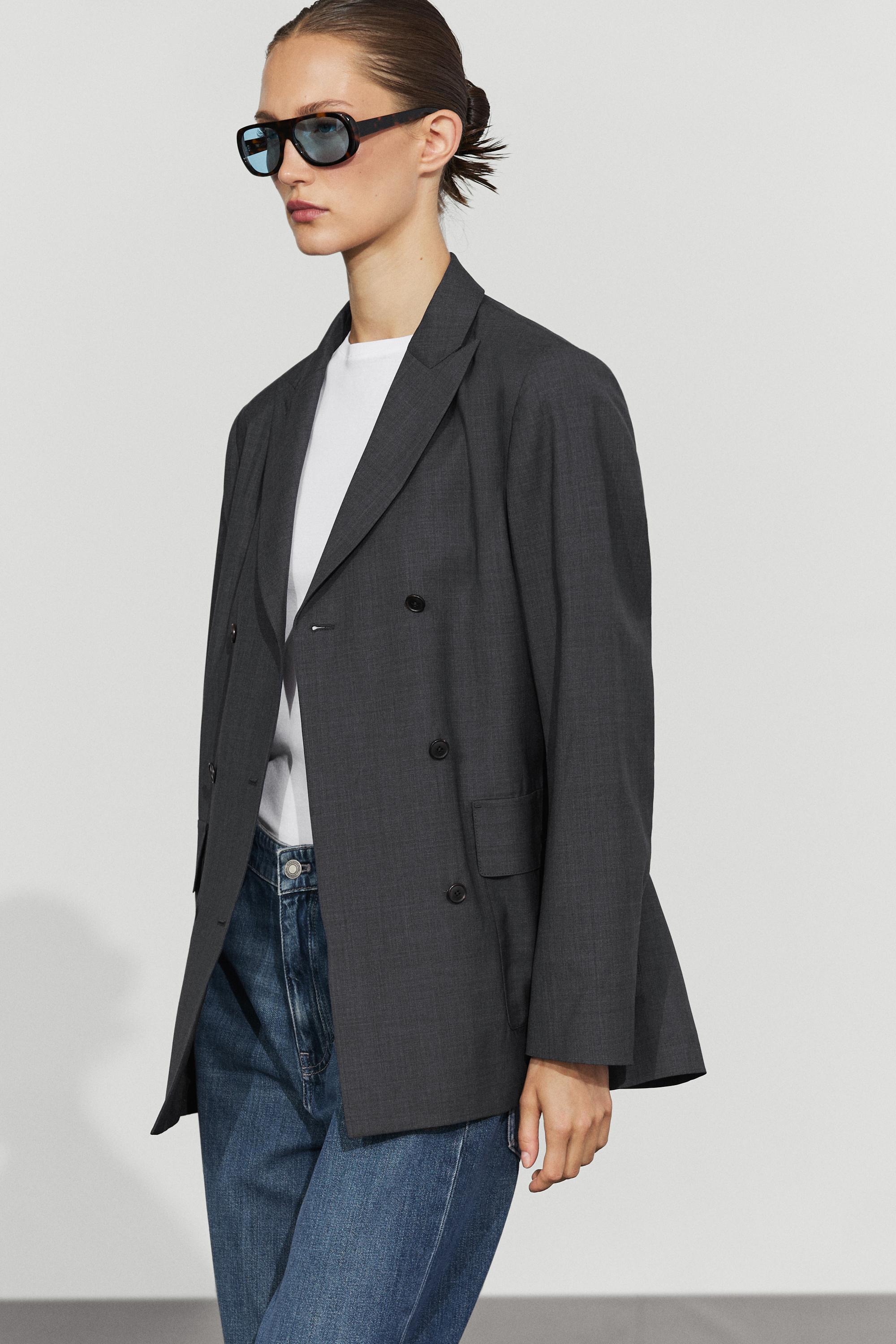 Double-breasted blazer with pockets
