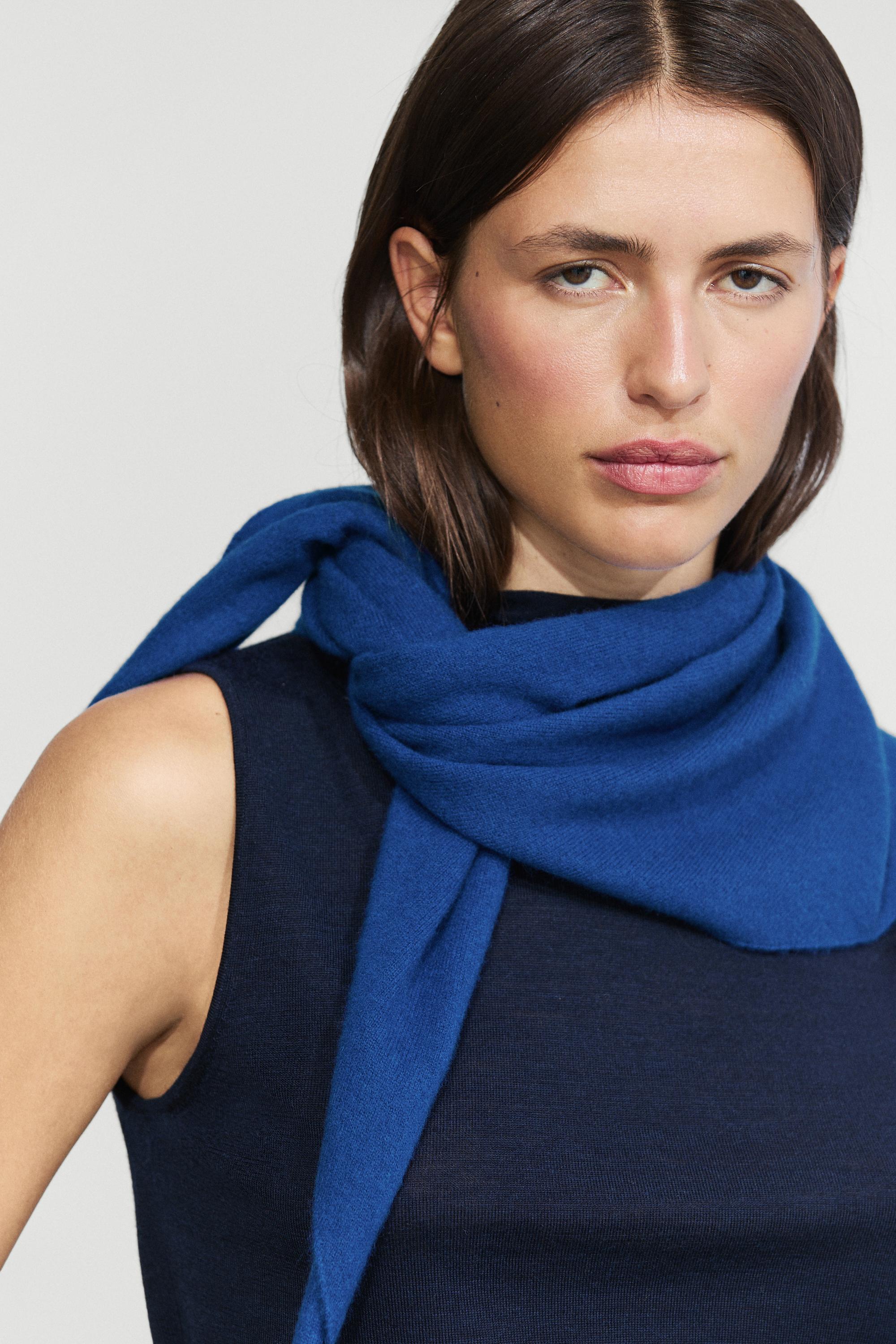 Medium wool cashmere blend knit bandana — INK BLUE