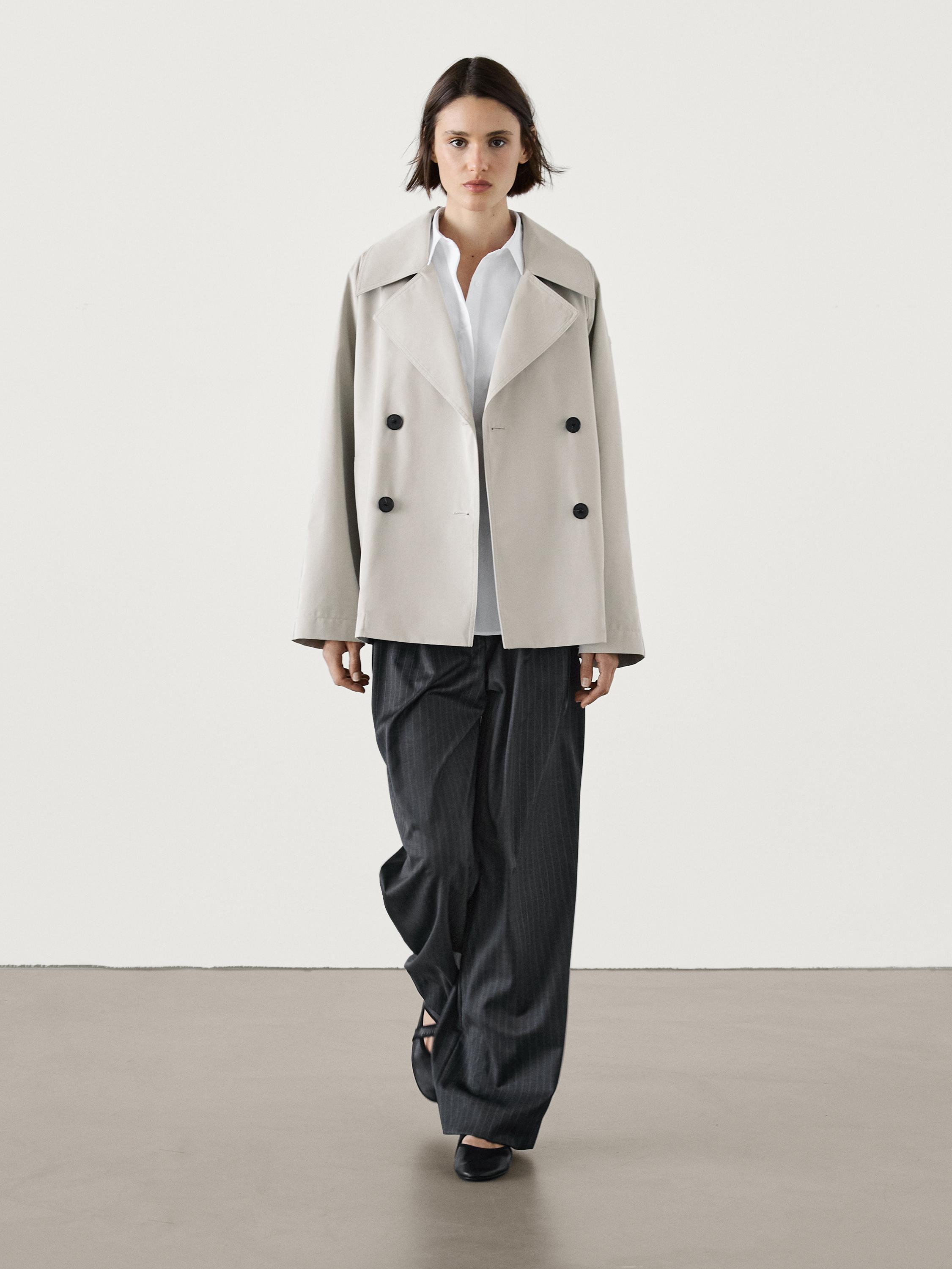 Short trench coat with back pleat