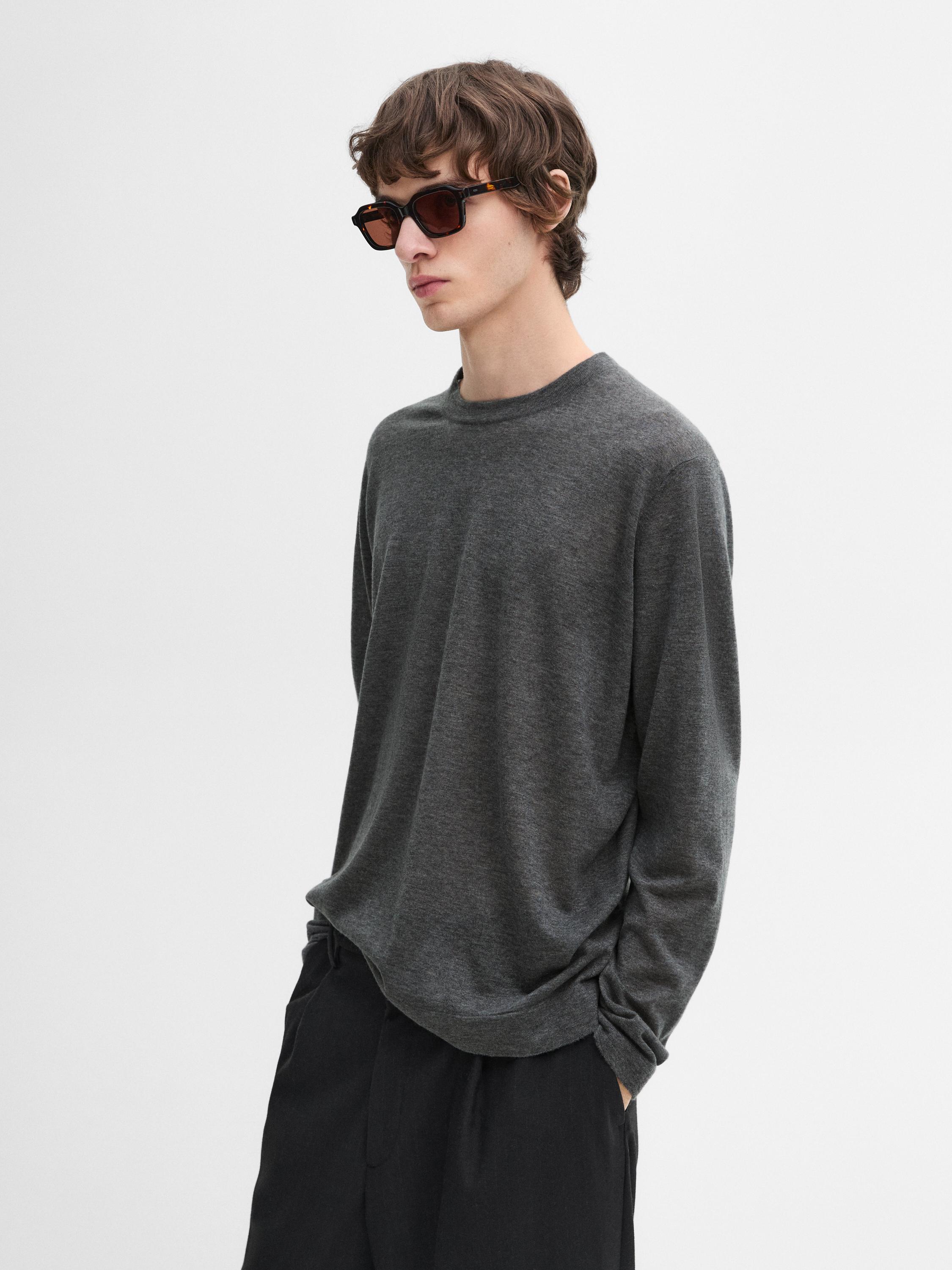 Lightweight knit 100% cashmere sweater