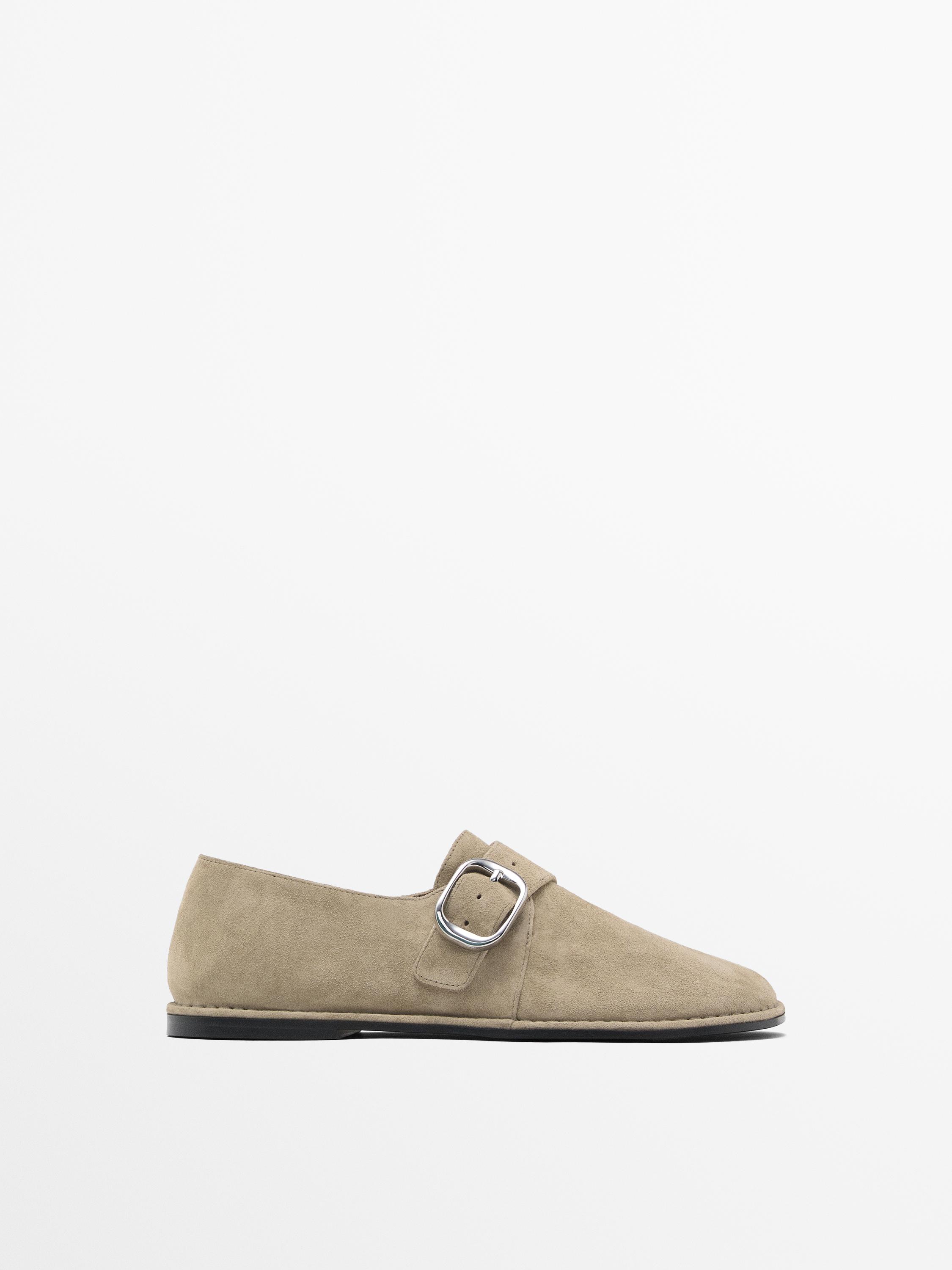 Soft loafers with buckle