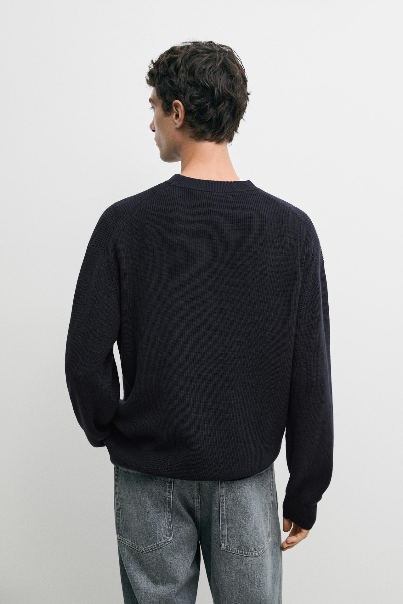 Round neck knit sweater — NAVY BLUE