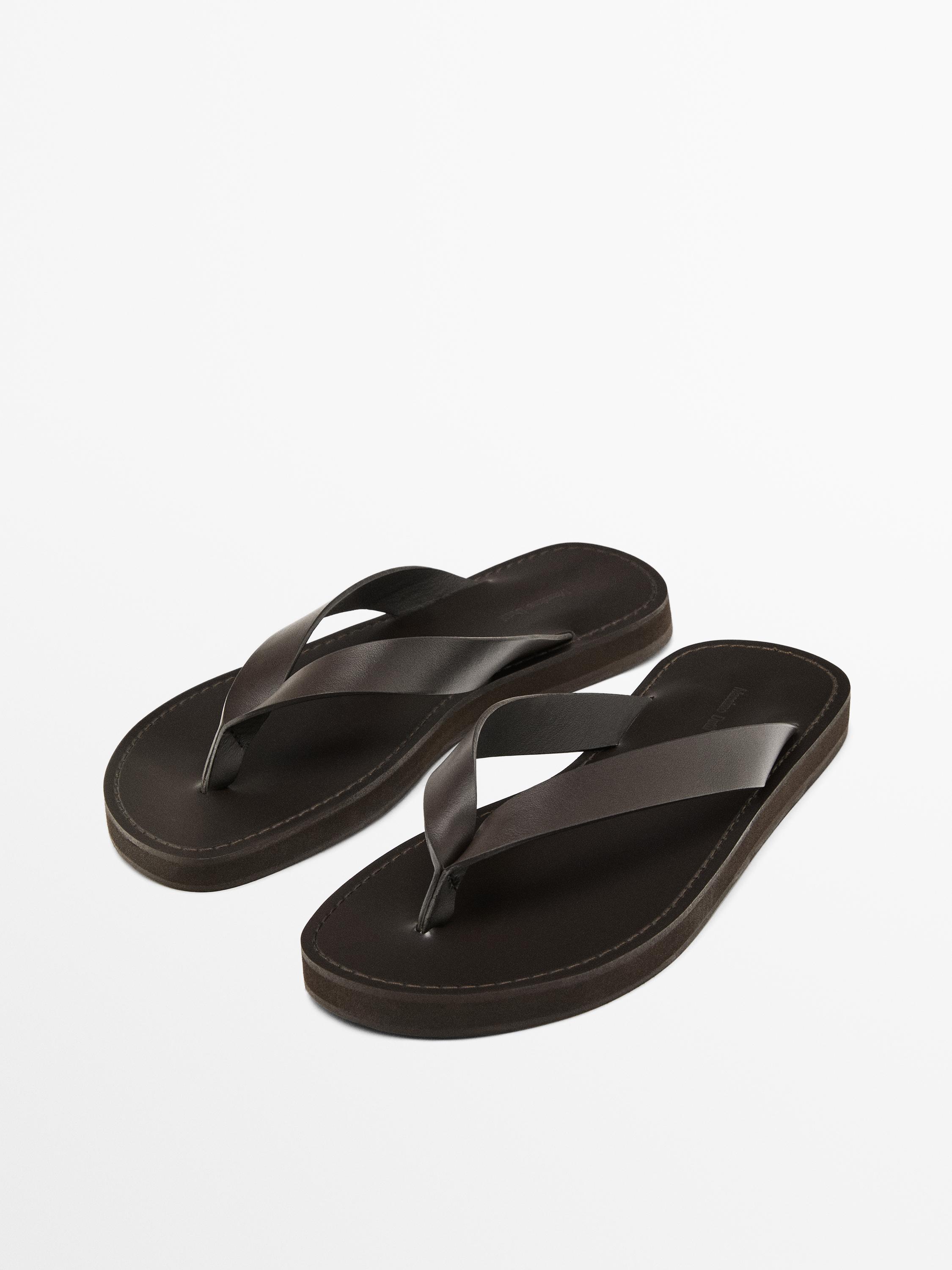 Leather sandals with toe divider