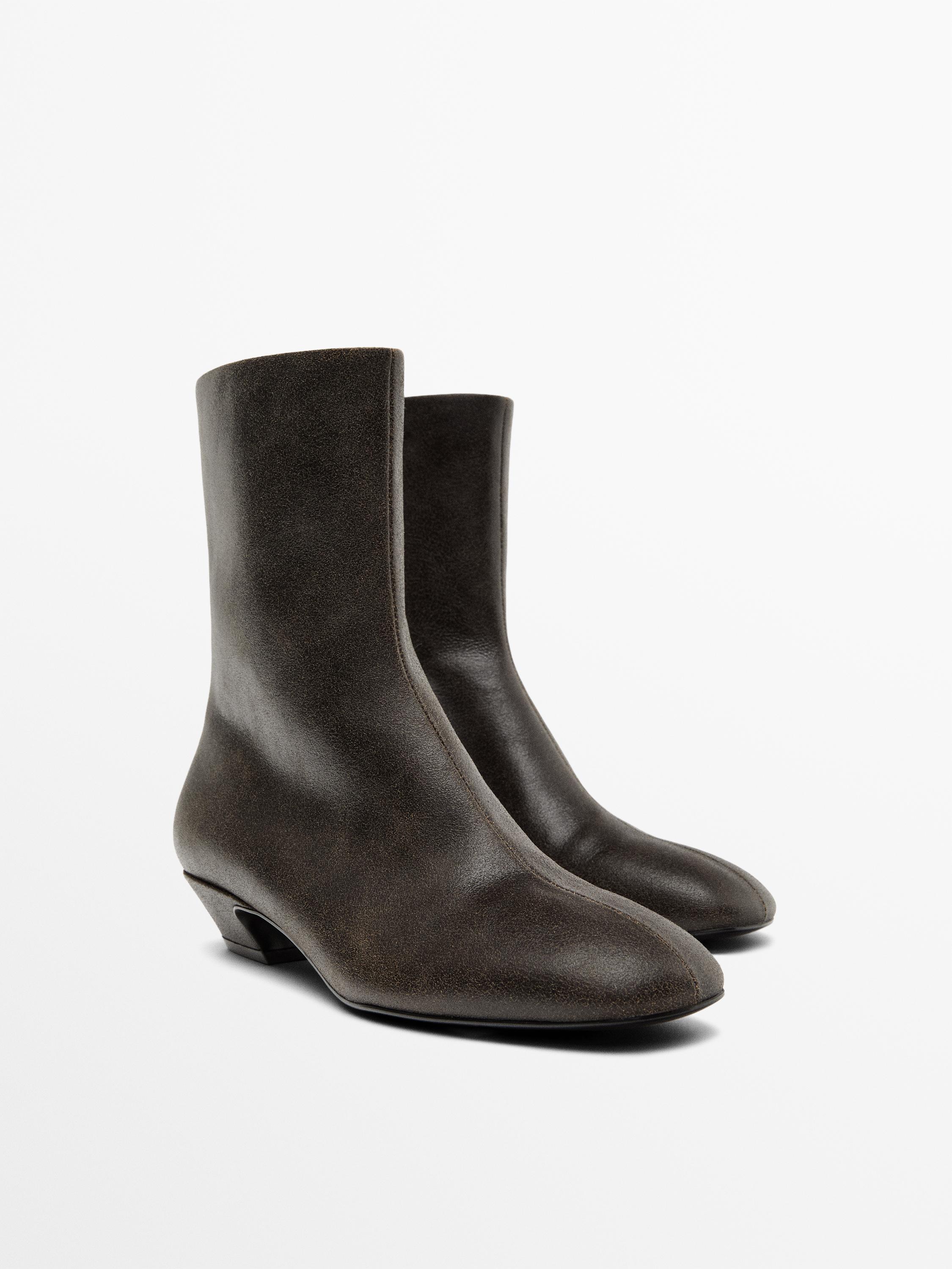 Stivaletto con tacco in pelle