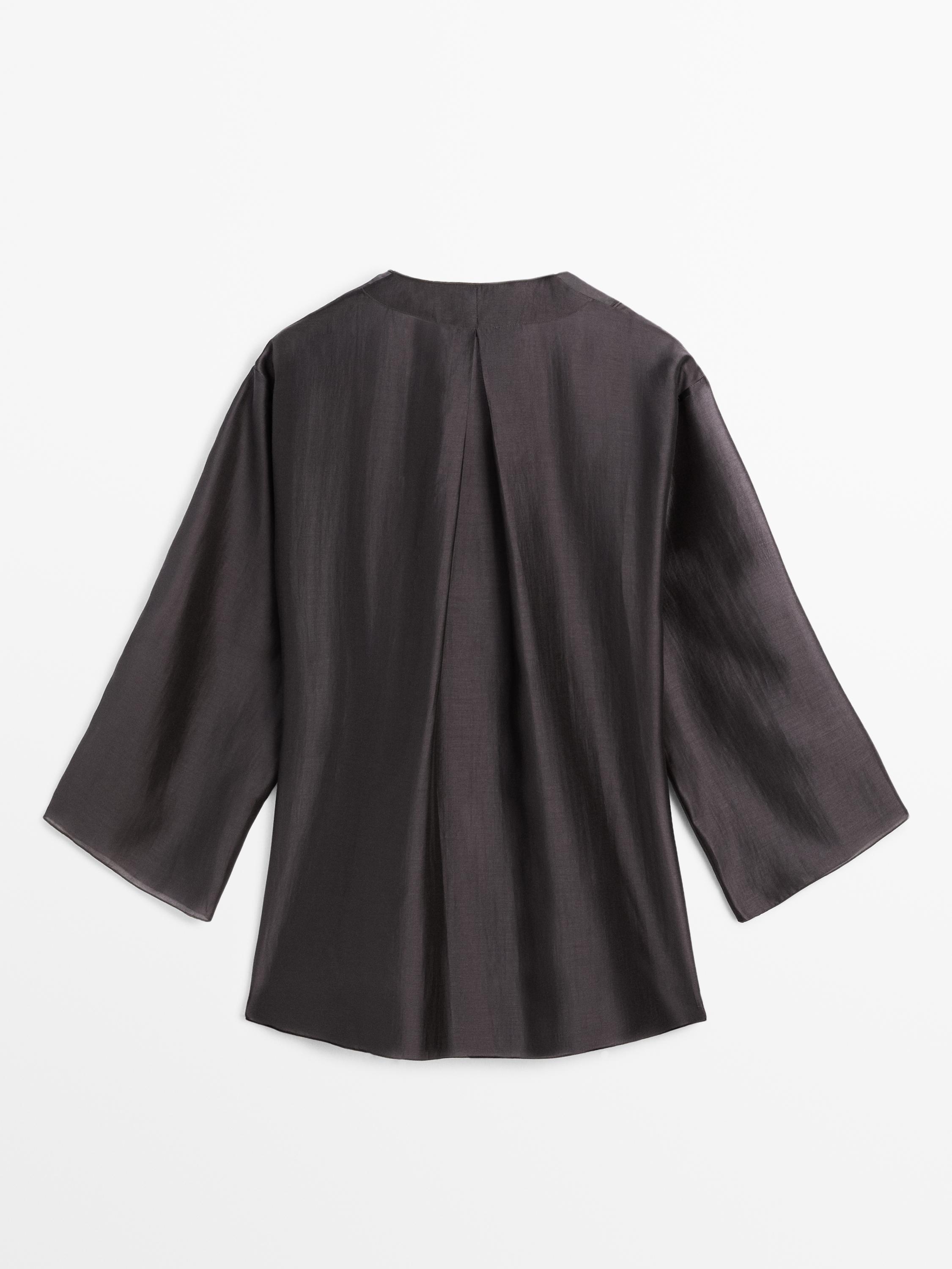 Flowing kimono with tie detail