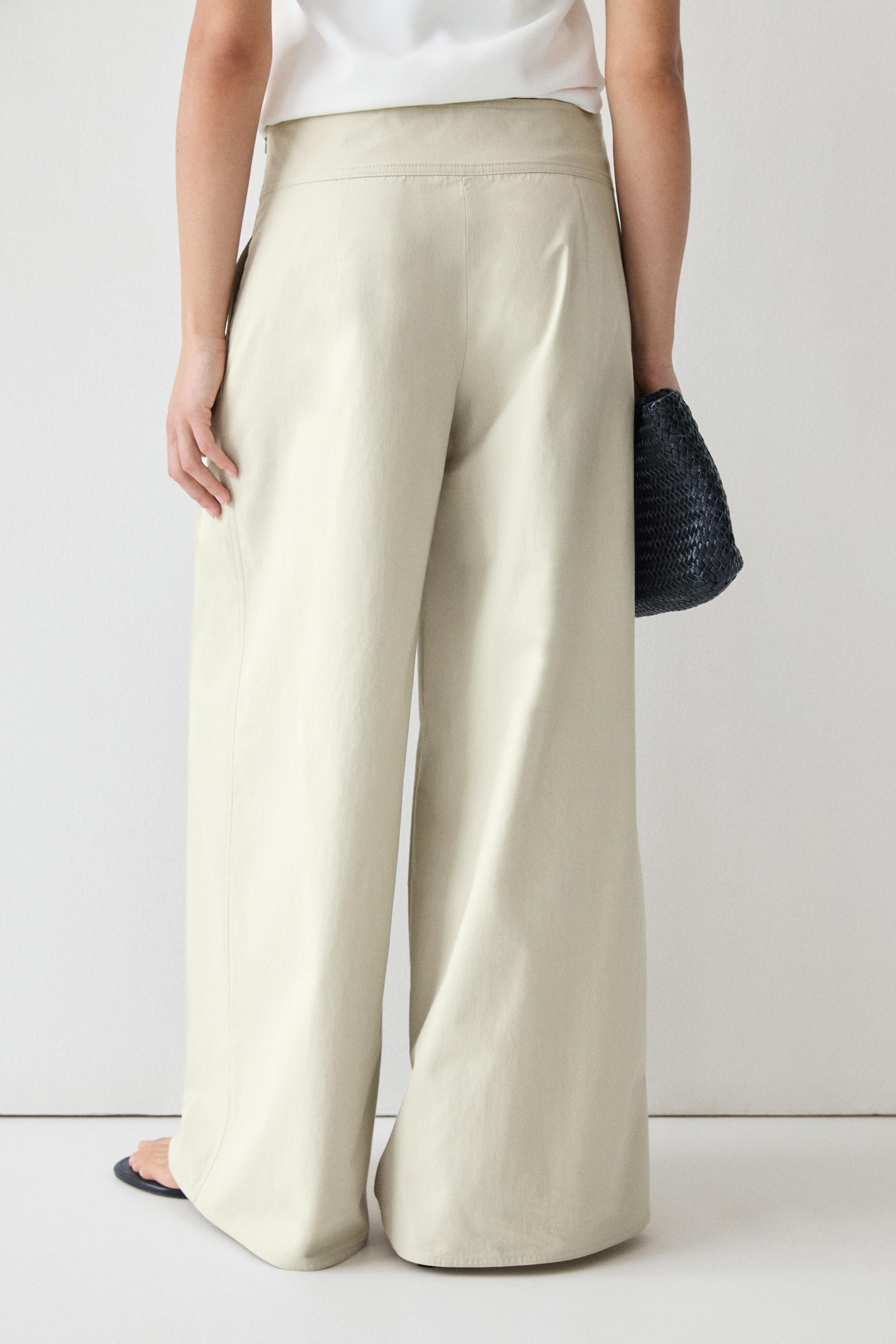 Wide-leg pants with pleated sash detail — Greyish green
