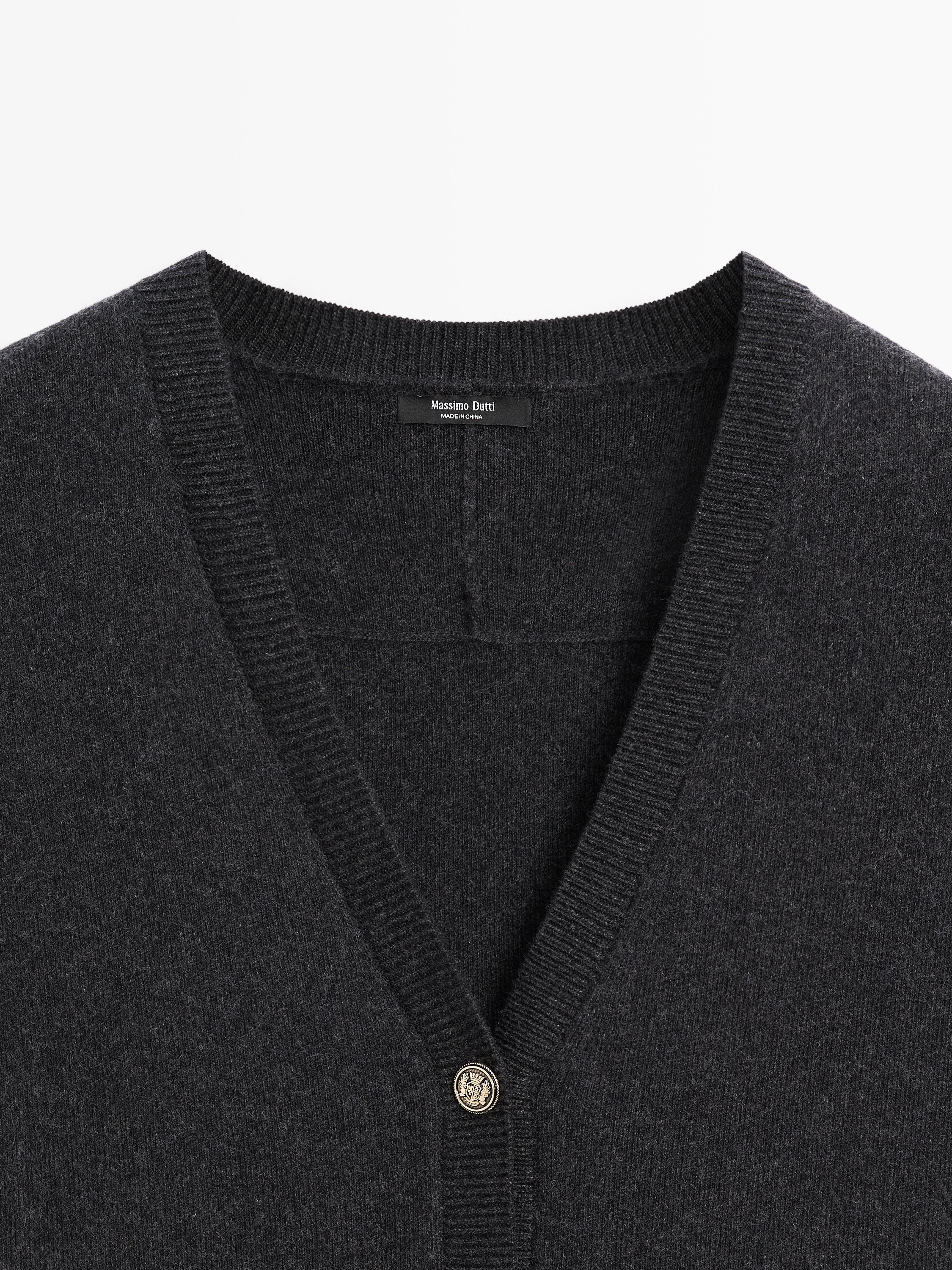 Knit vest with golden buttons