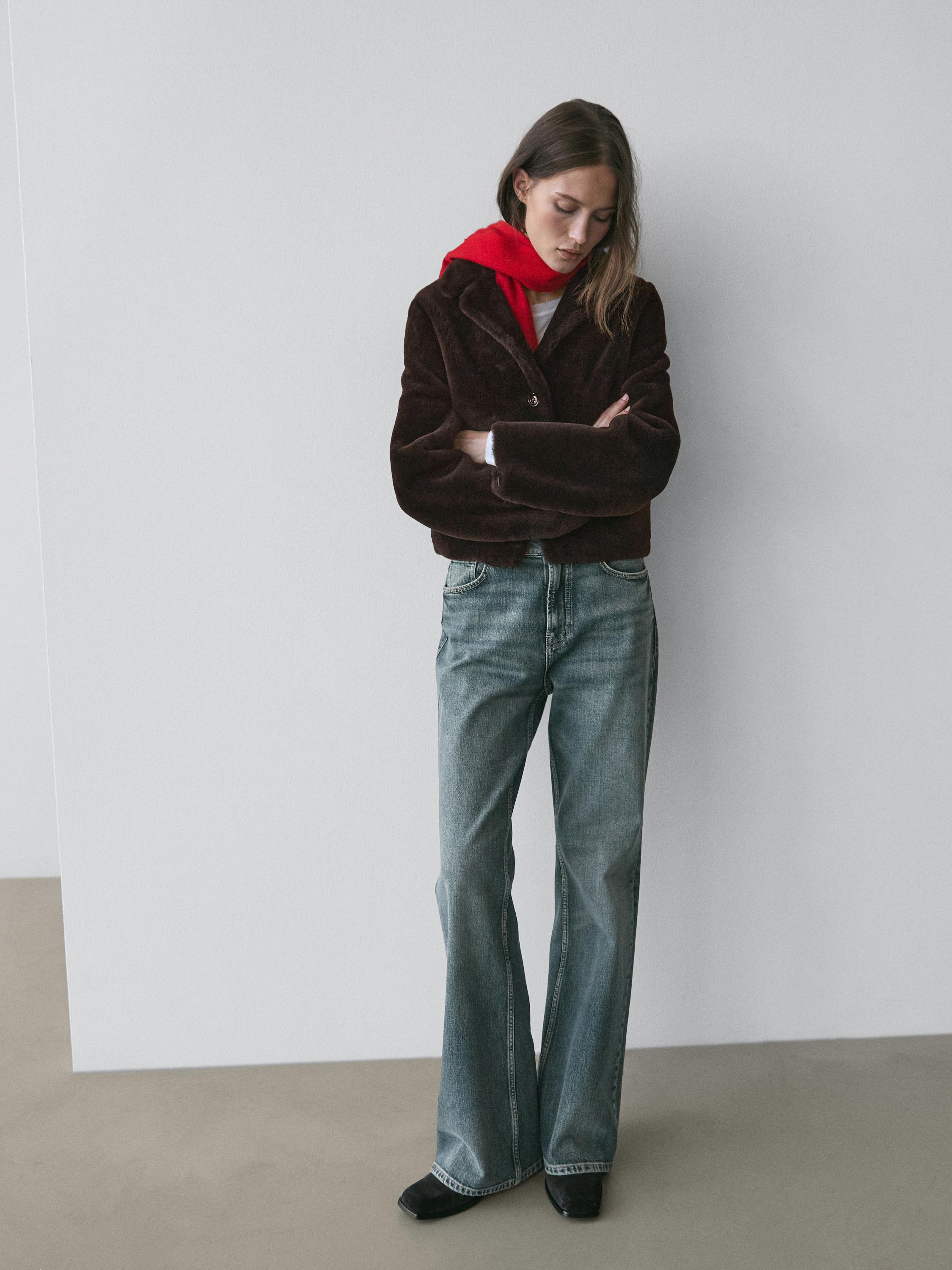 Kurze Jacke aus Leder mit Schafpelz