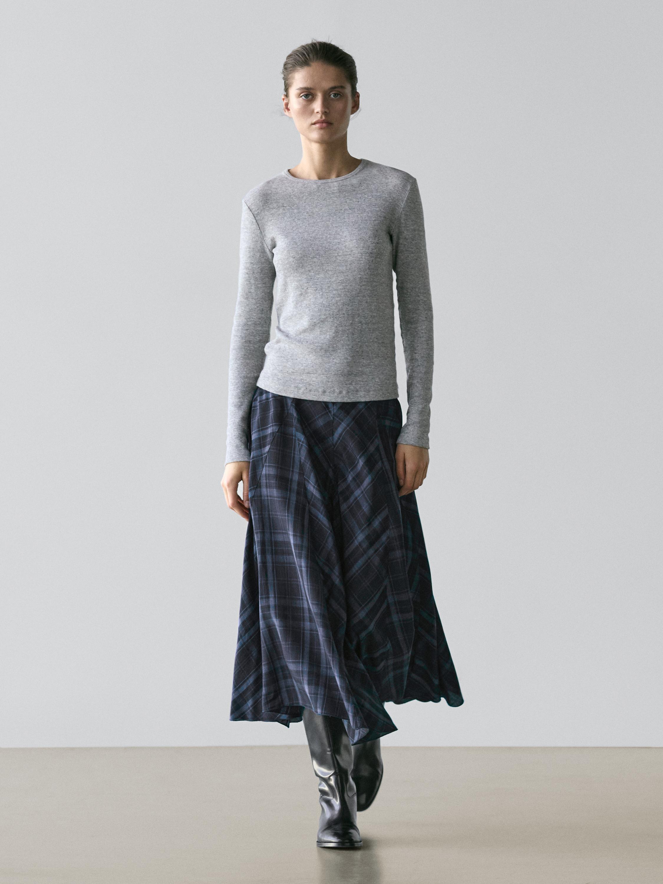 Flowing skirt with checked print godets