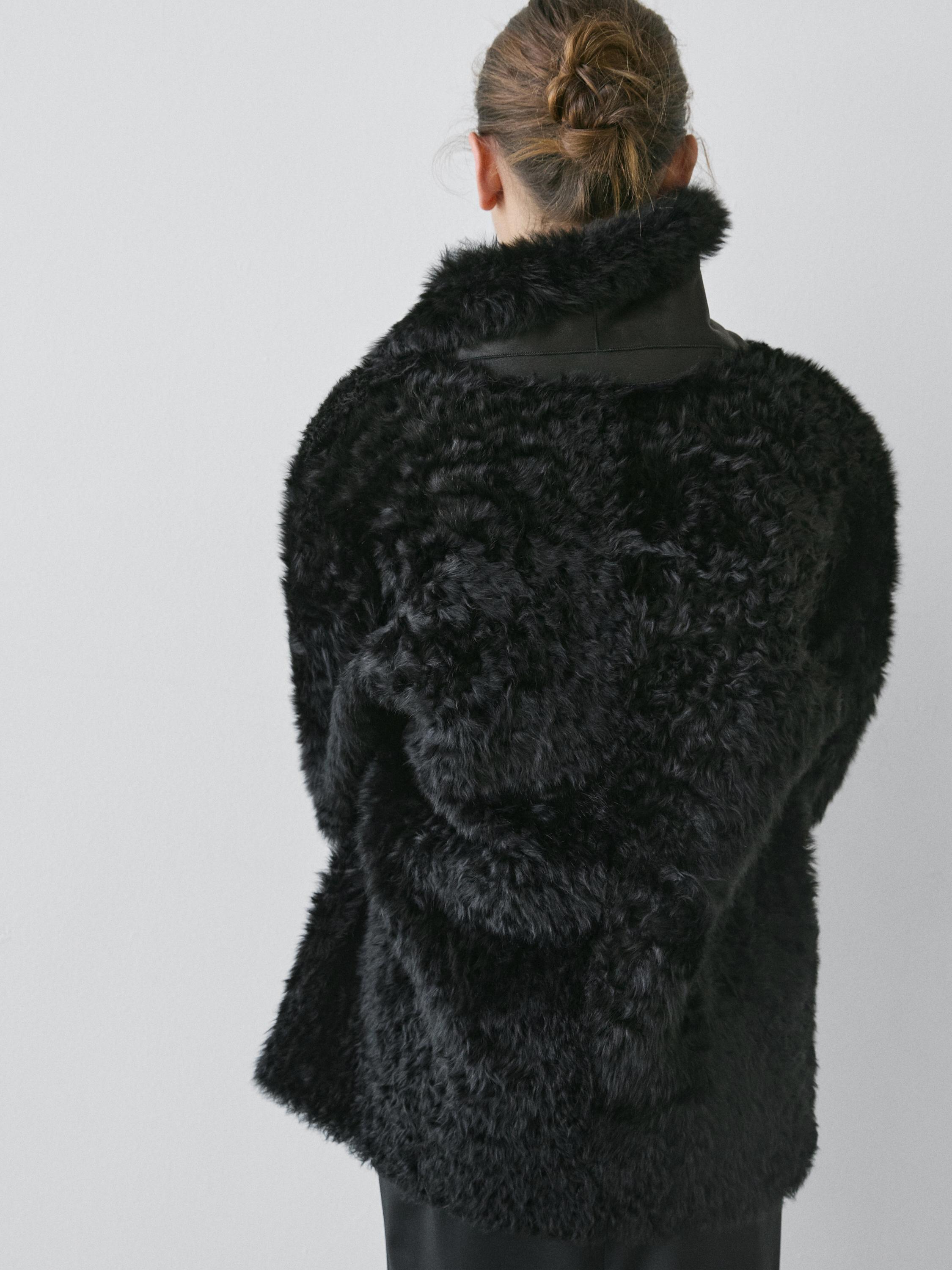Sheepskin leather coat with lapel collar - STUDIO — BLACK